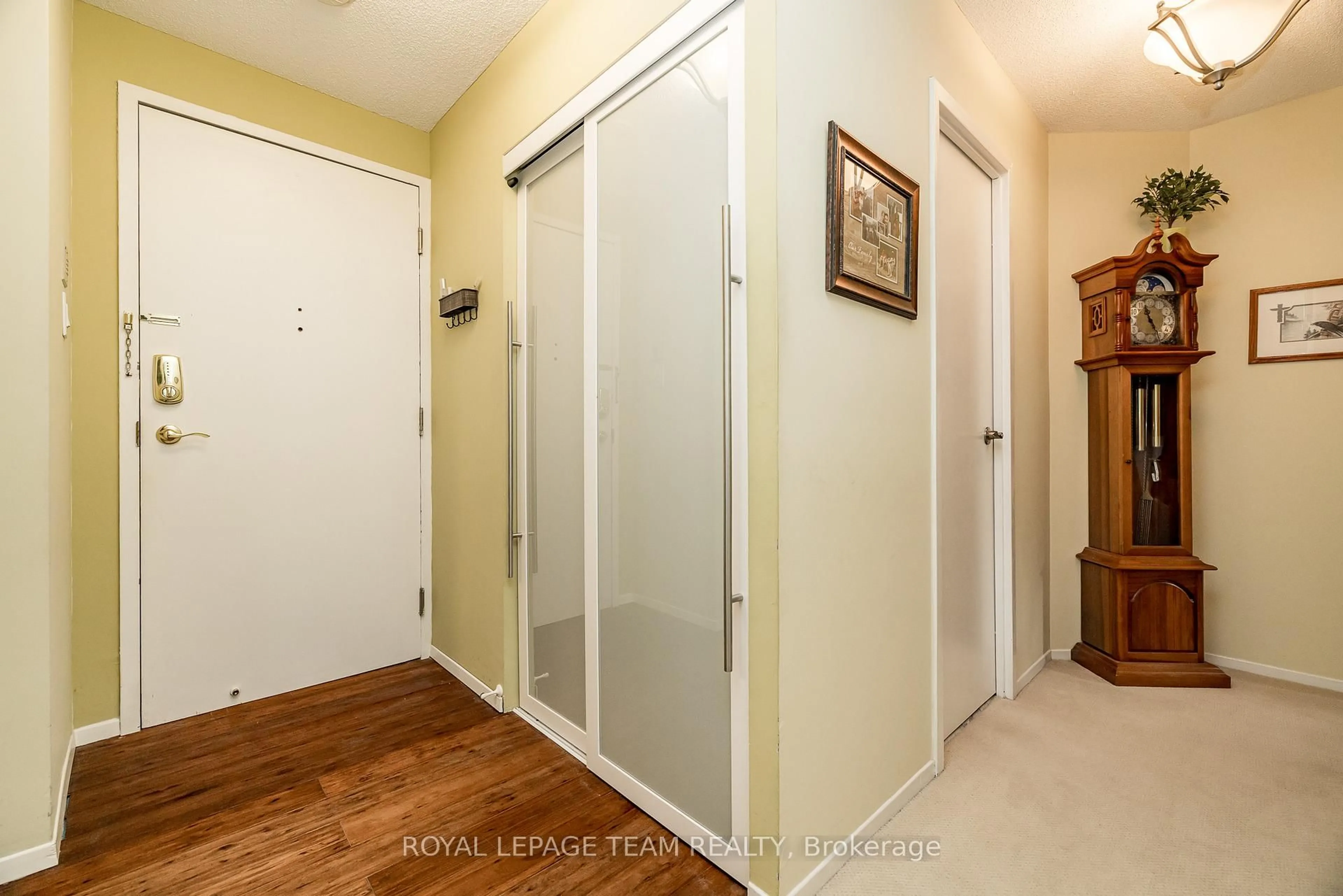 Indoor entryway for 1025 Grenon Ave #115, Ottawa Ontario K2B 8S5