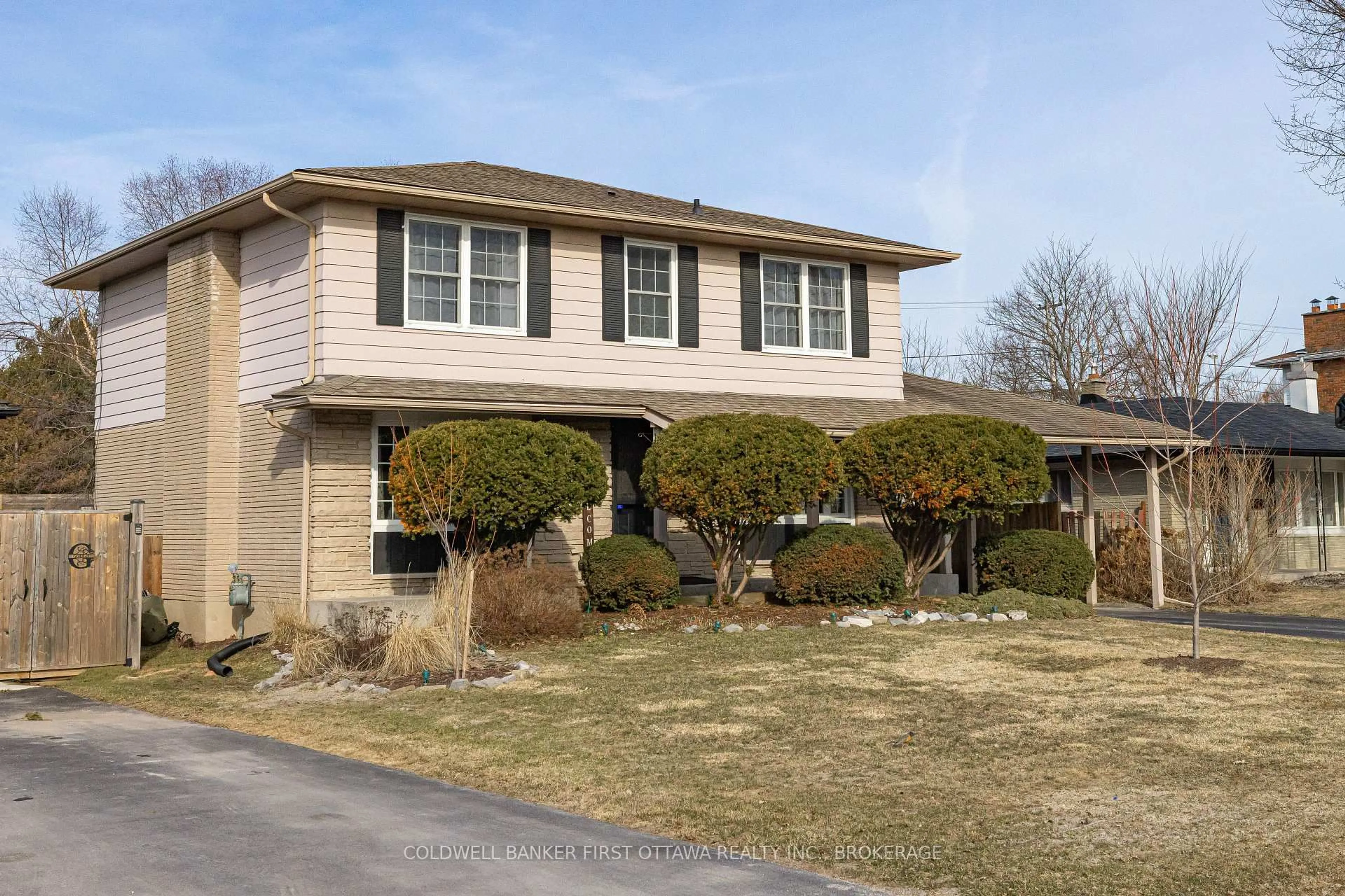 Home with vinyl exterior material, street for 695 Laidlaw Cres, Kingston Ontario K7M 5M3