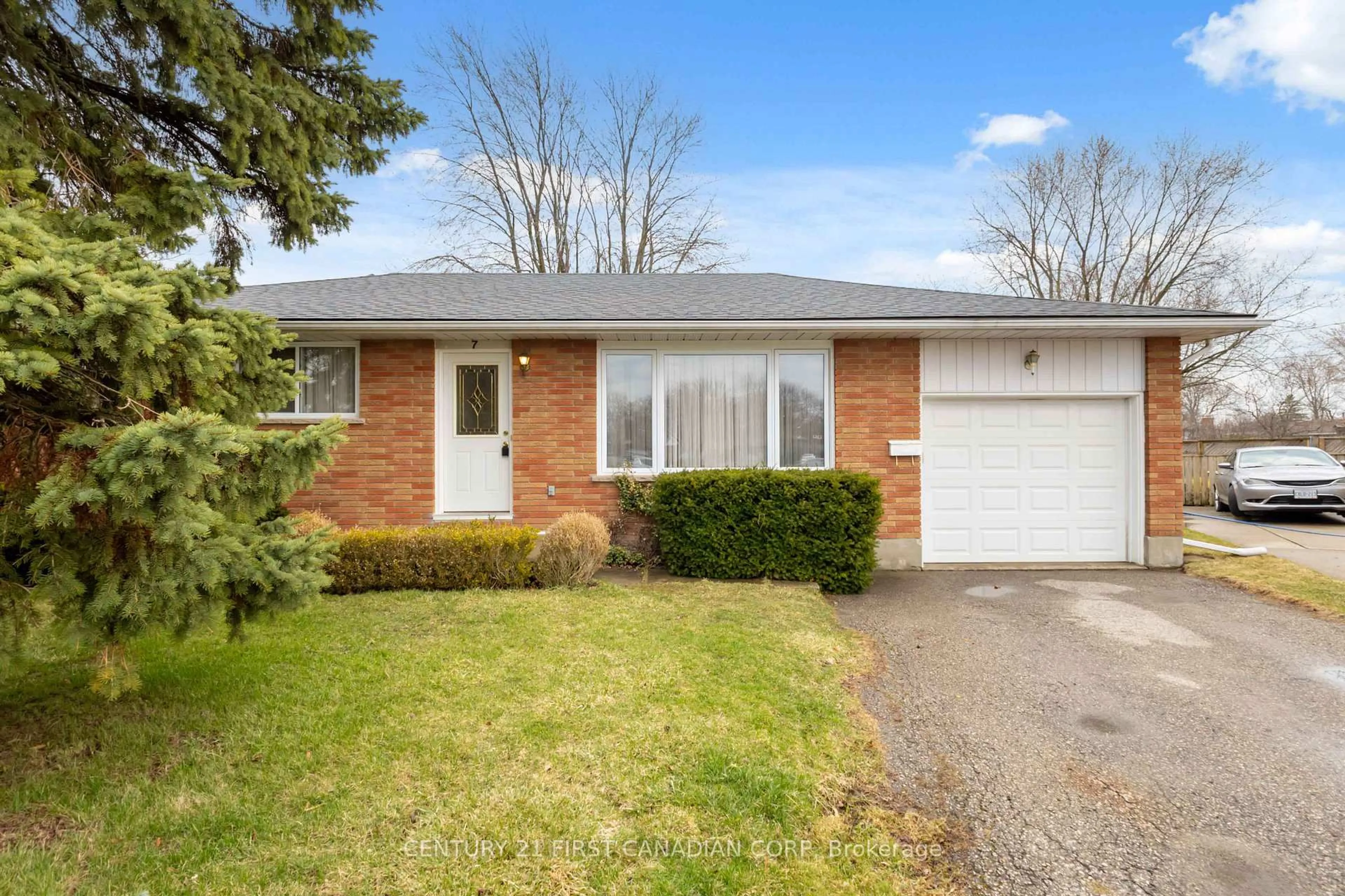Home with brick exterior material, street for 7 Howard Pl, St. Thomas Ontario N5R 1E8