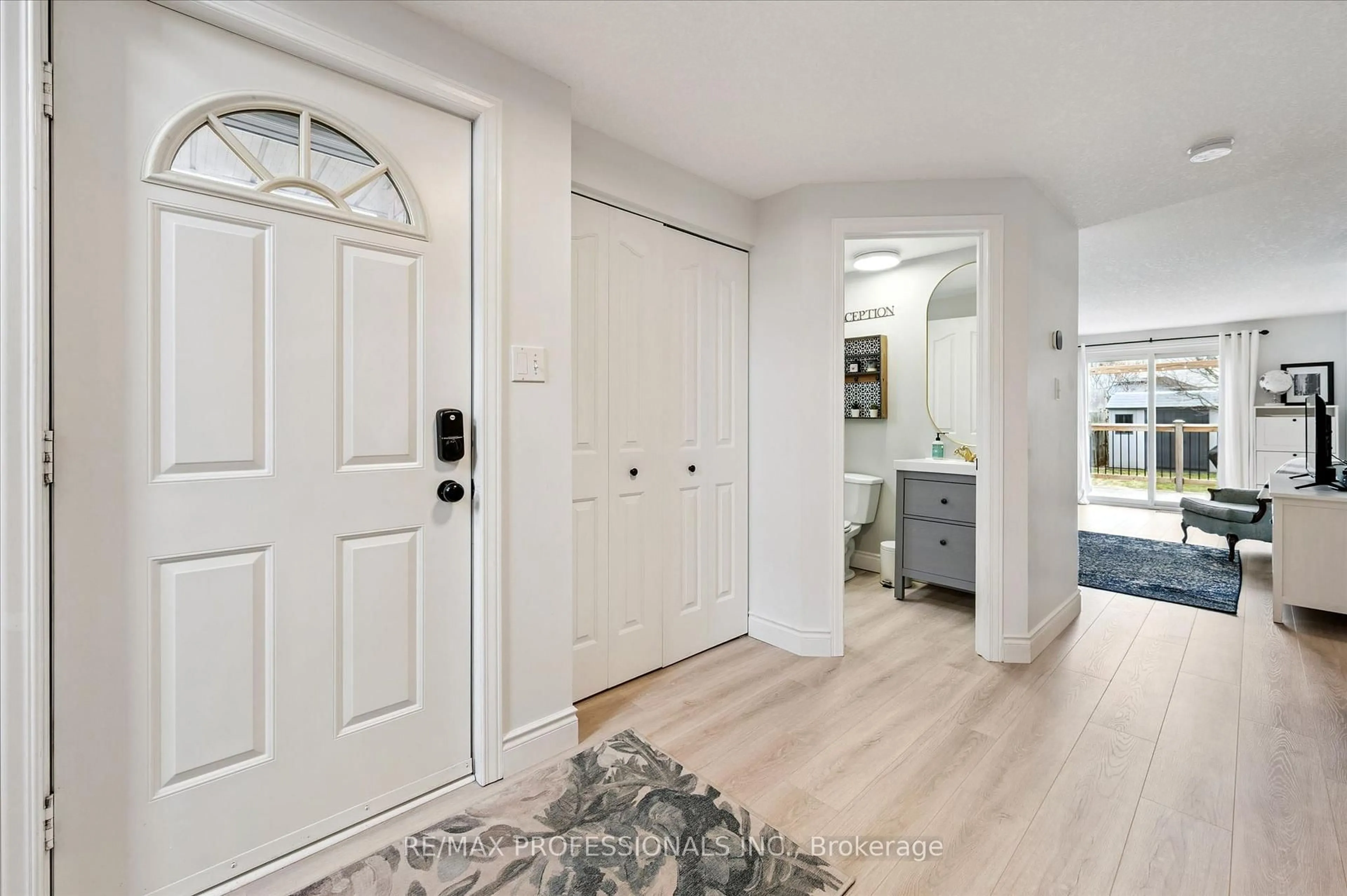 Indoor entryway for 6 Orchid Cres, Kitchener Ontario N2E 3N2