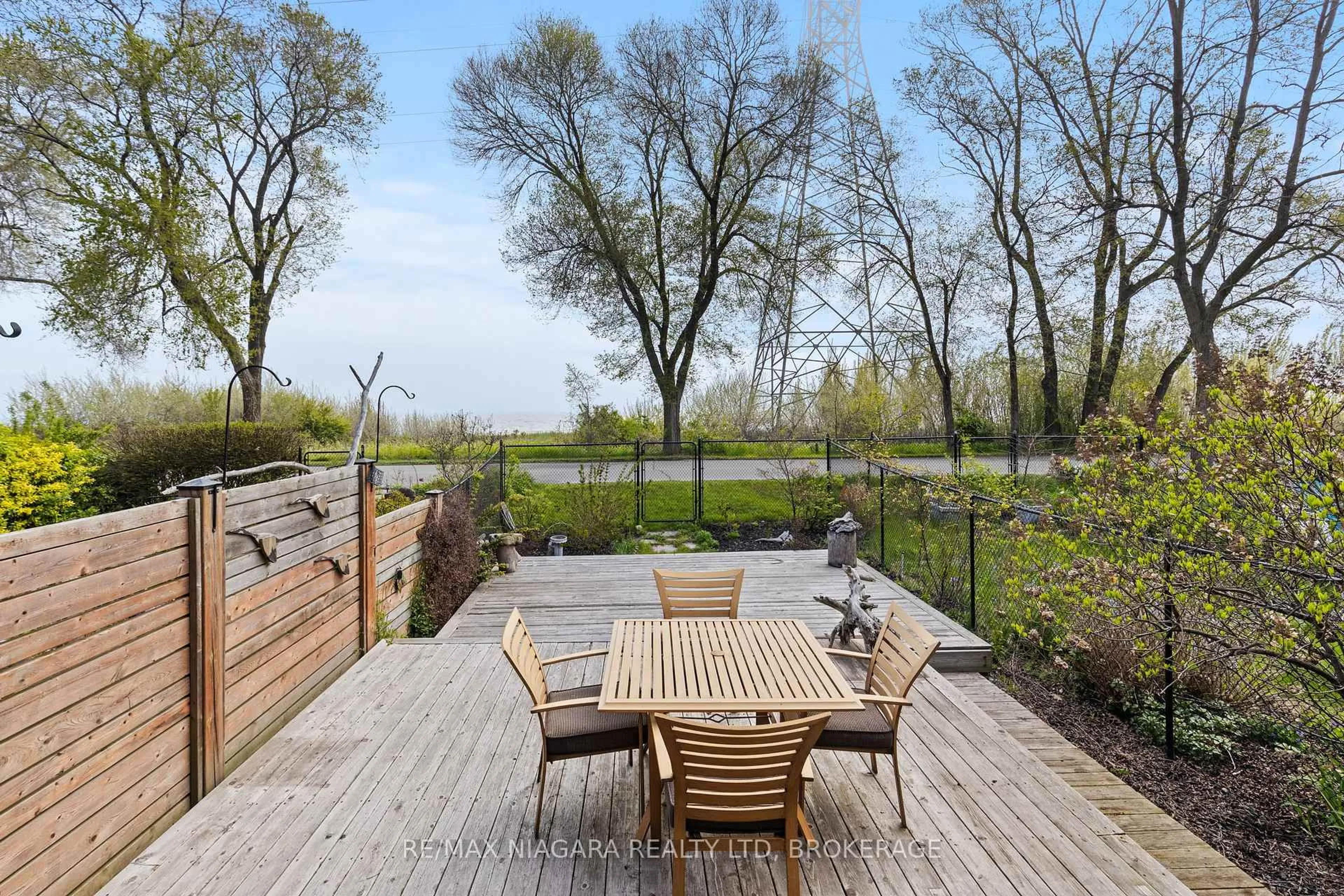 Patio, water/lake/river/ocean view for 1069 Beach Blvd, Hamilton Ontario L8H 6Z9