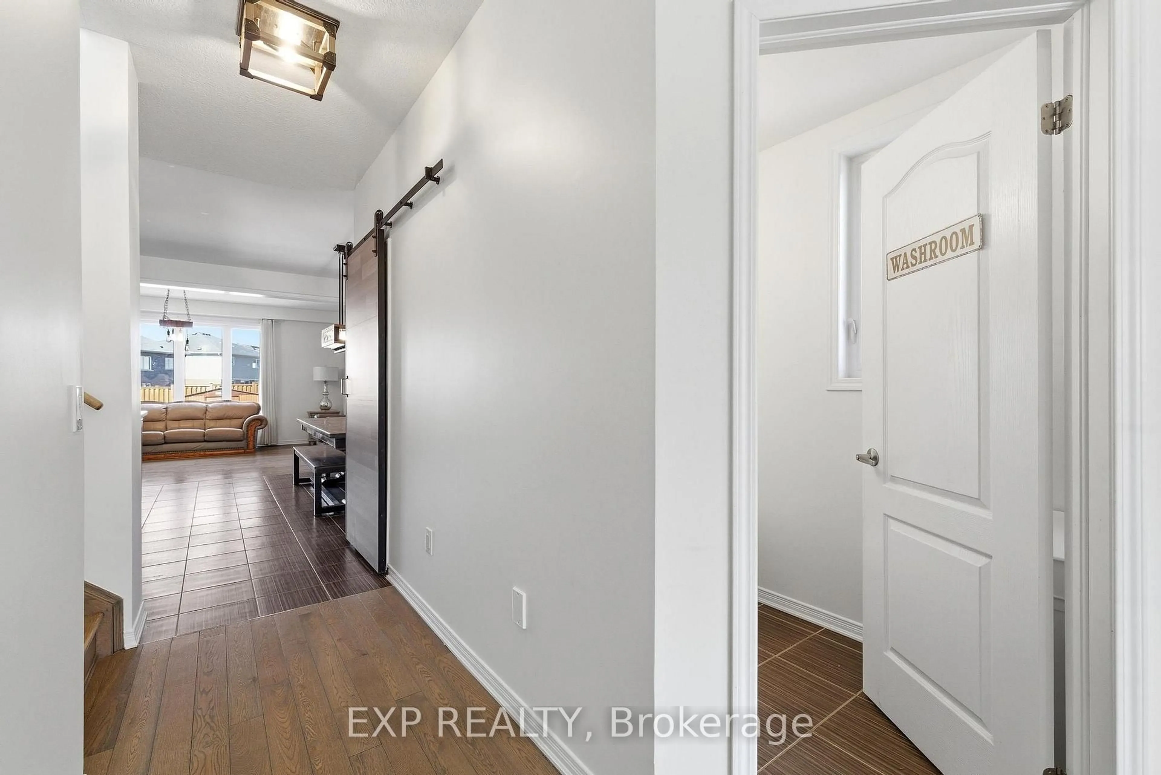 Indoor entryway for 96 Stamford St, Woolwich Ontario N0B 1M0