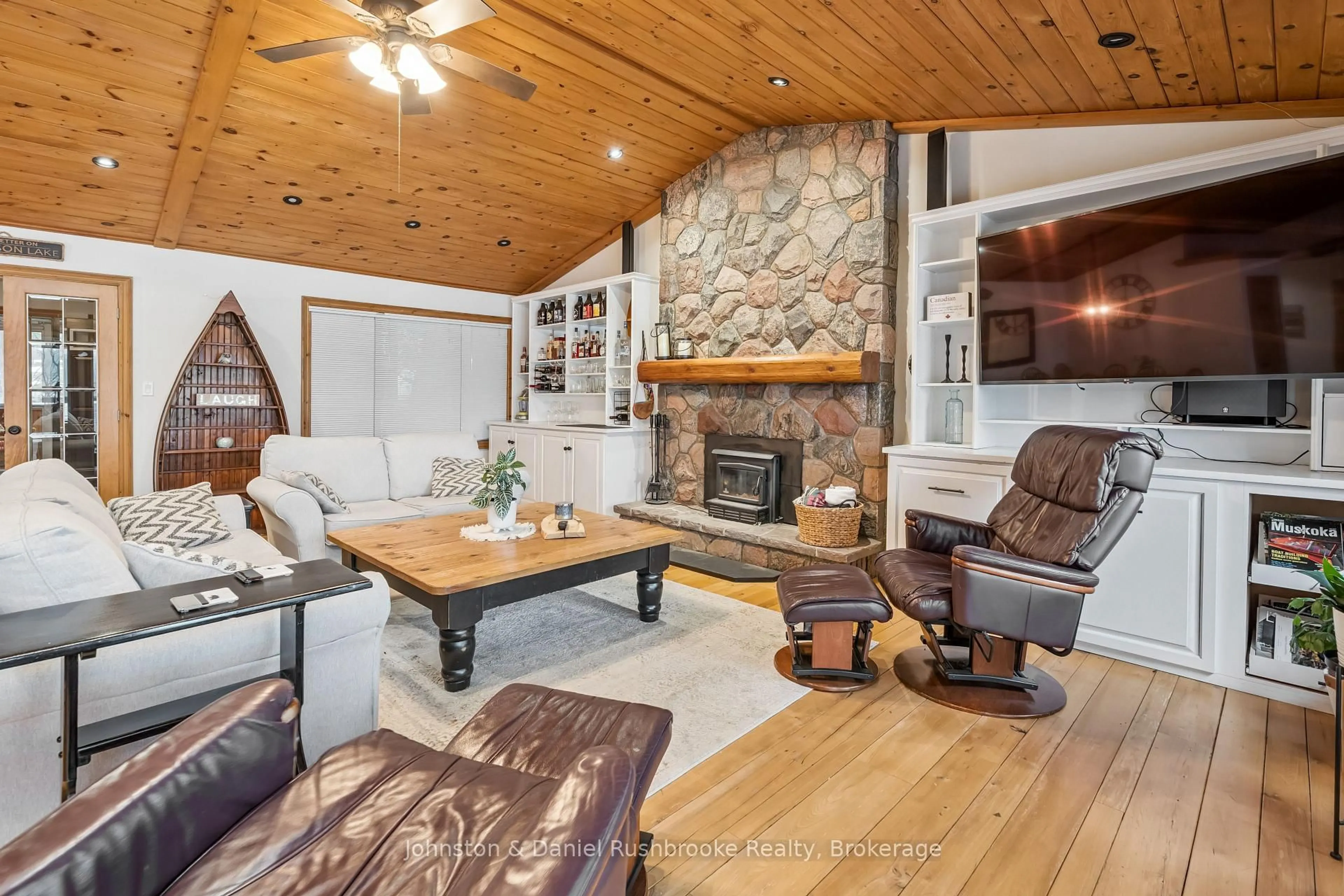 Living room with furniture, wood/laminate floor for 1051 Evanswood Dr, Gravenhurst Ontario P0E 1G0