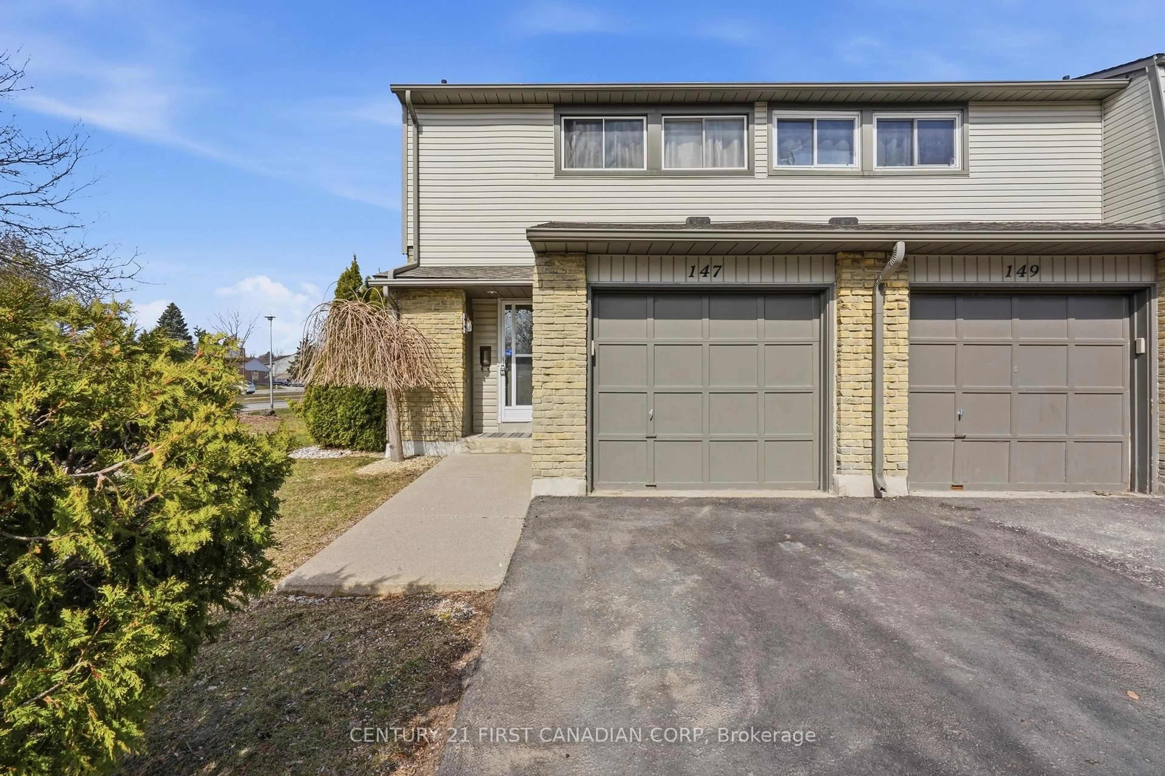 A pic from outside/outdoor area/front of a property/back of a property/a pic from drone, street for 147 DEVERON Cres #1, London South Ontario N5Z 4J7