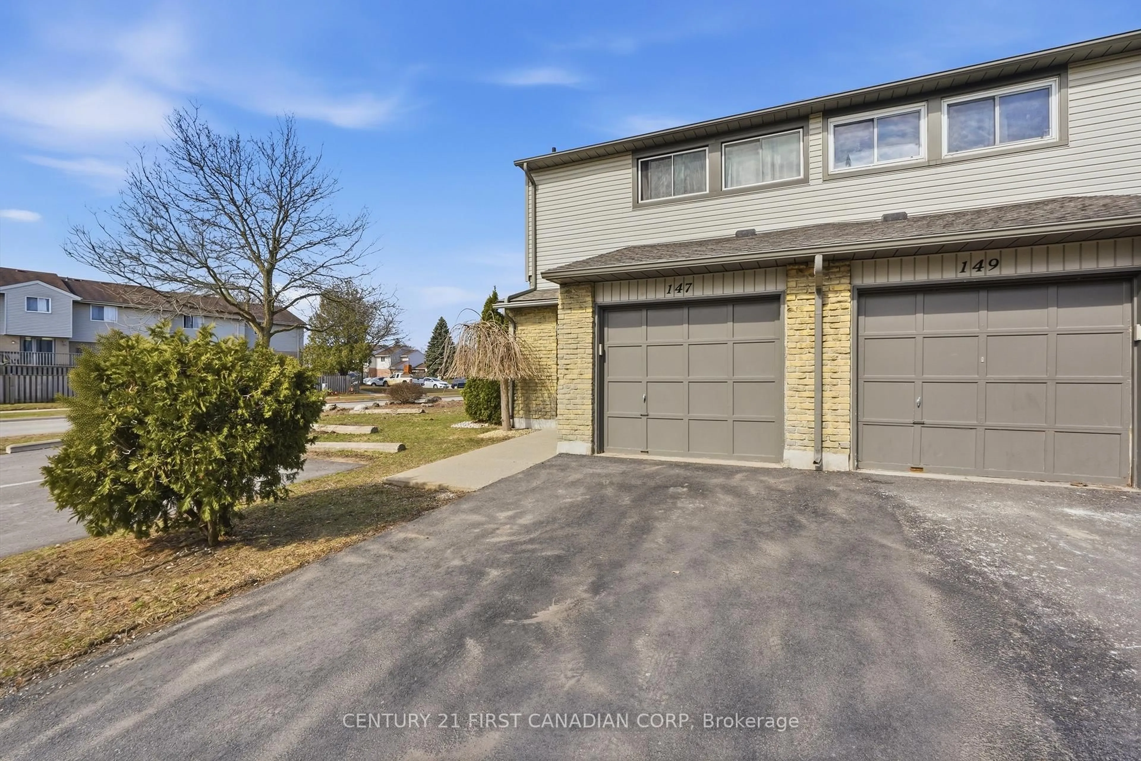 A pic from outside/outdoor area/front of a property/back of a property/a pic from drone, street for 147 DEVERON Cres #1, London South Ontario N5Z 4J7
