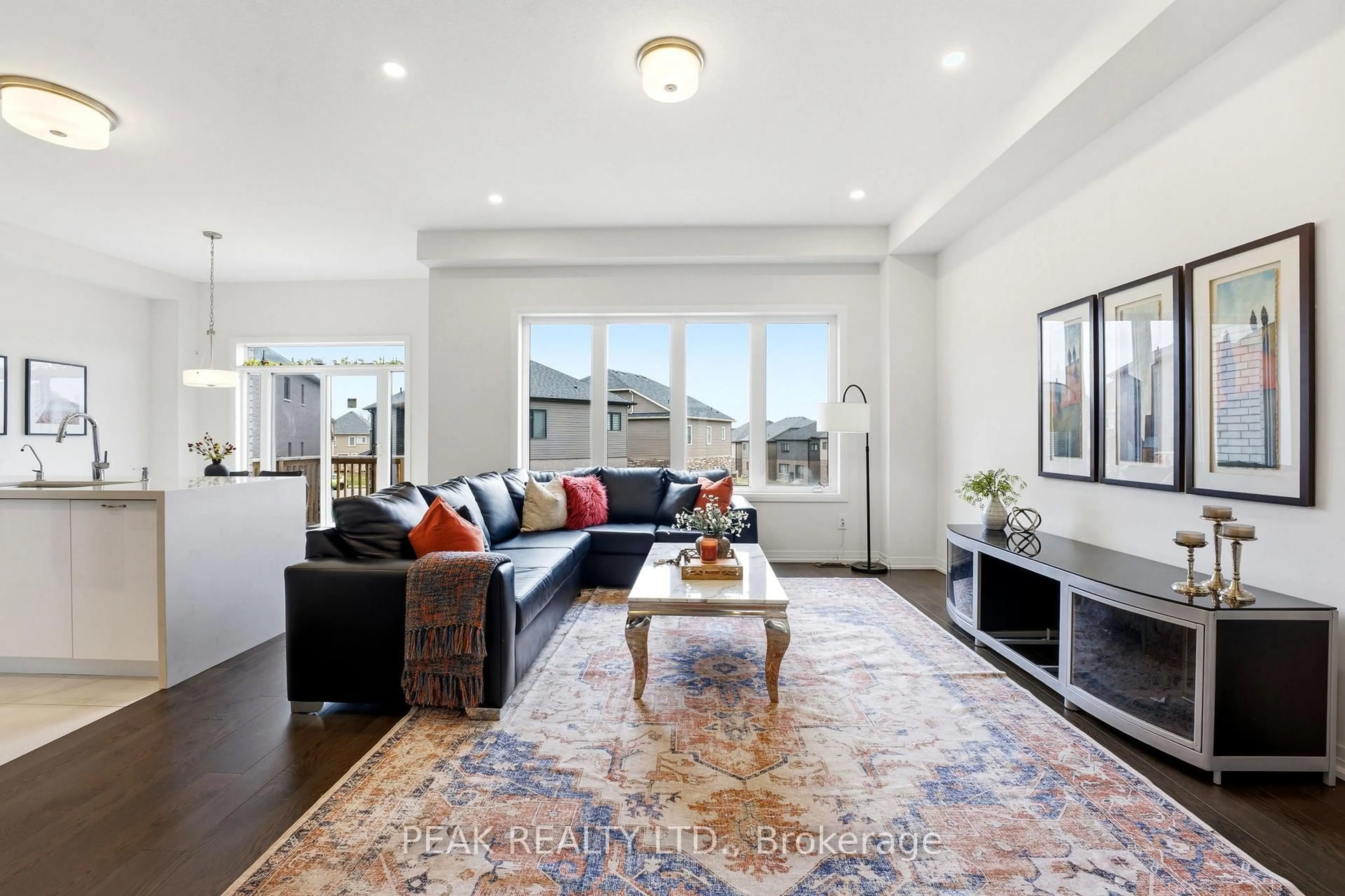 Living room with furniture, unknown for 23 Stokes Rd, Brant Ontario N3L 0L9