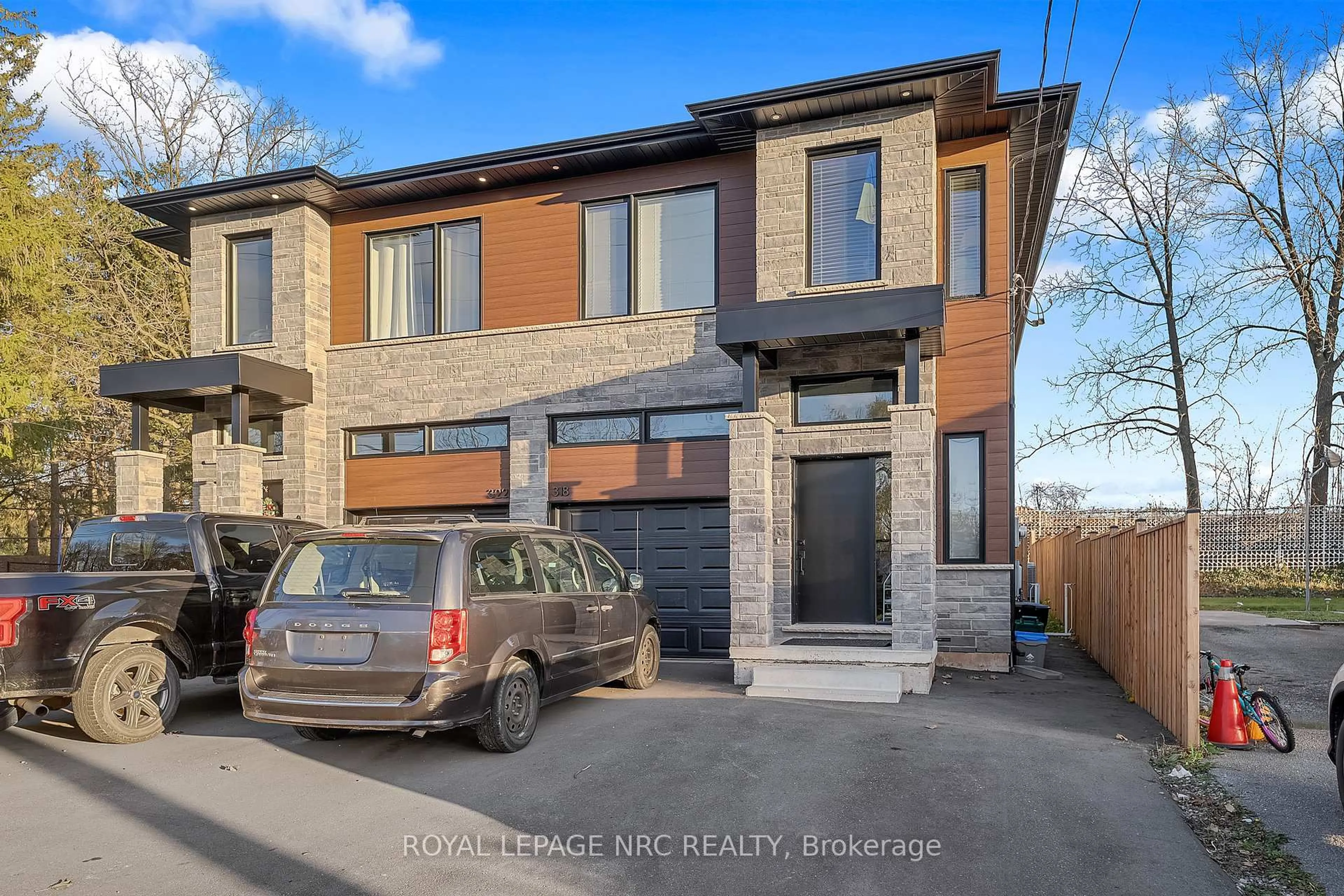 Home with brick exterior material, street for 318 River Rd, Welland Ontario L3B 2S4