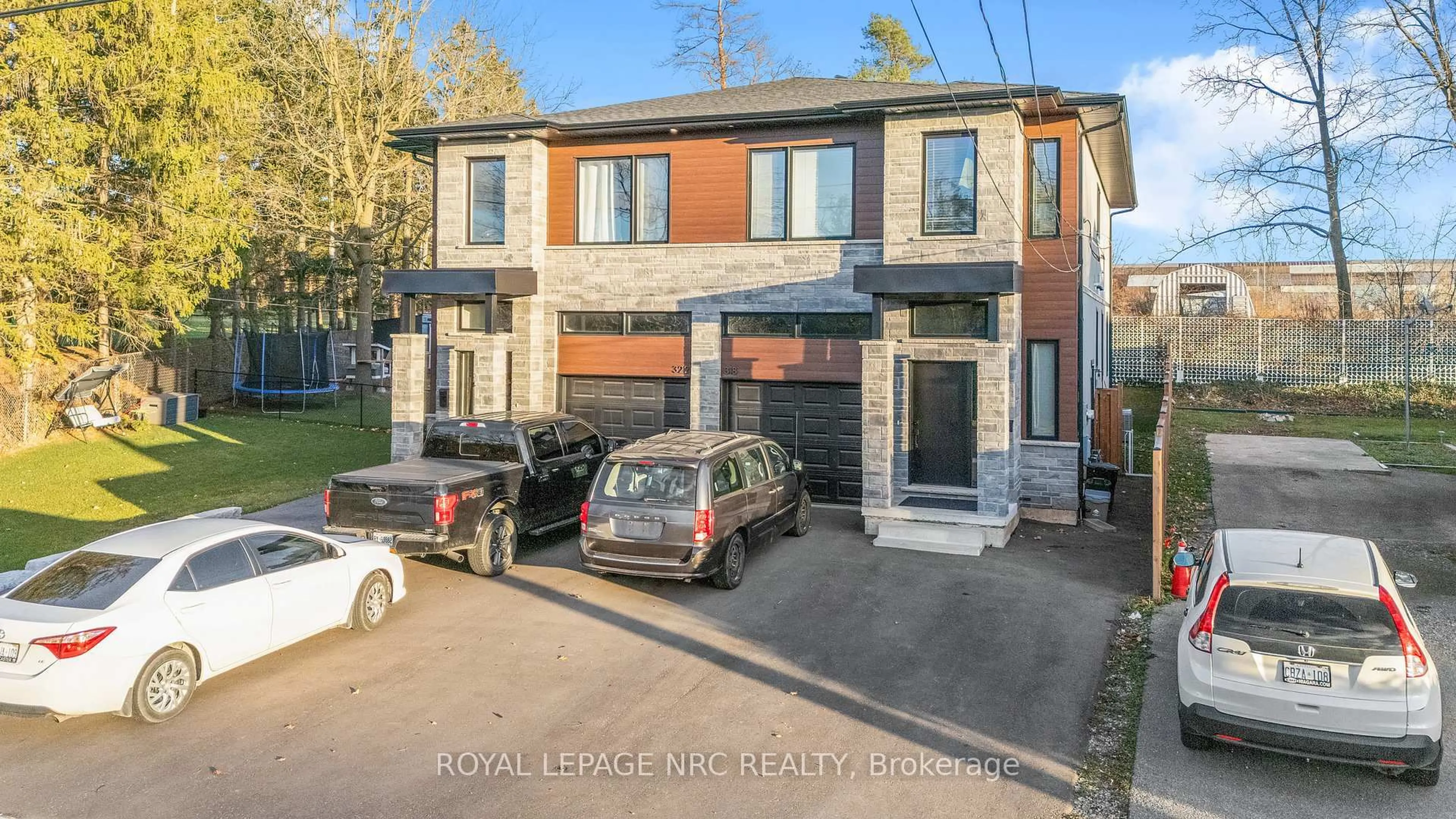 Home with brick exterior material, street for 318 River Rd, Welland Ontario L3B 2S4