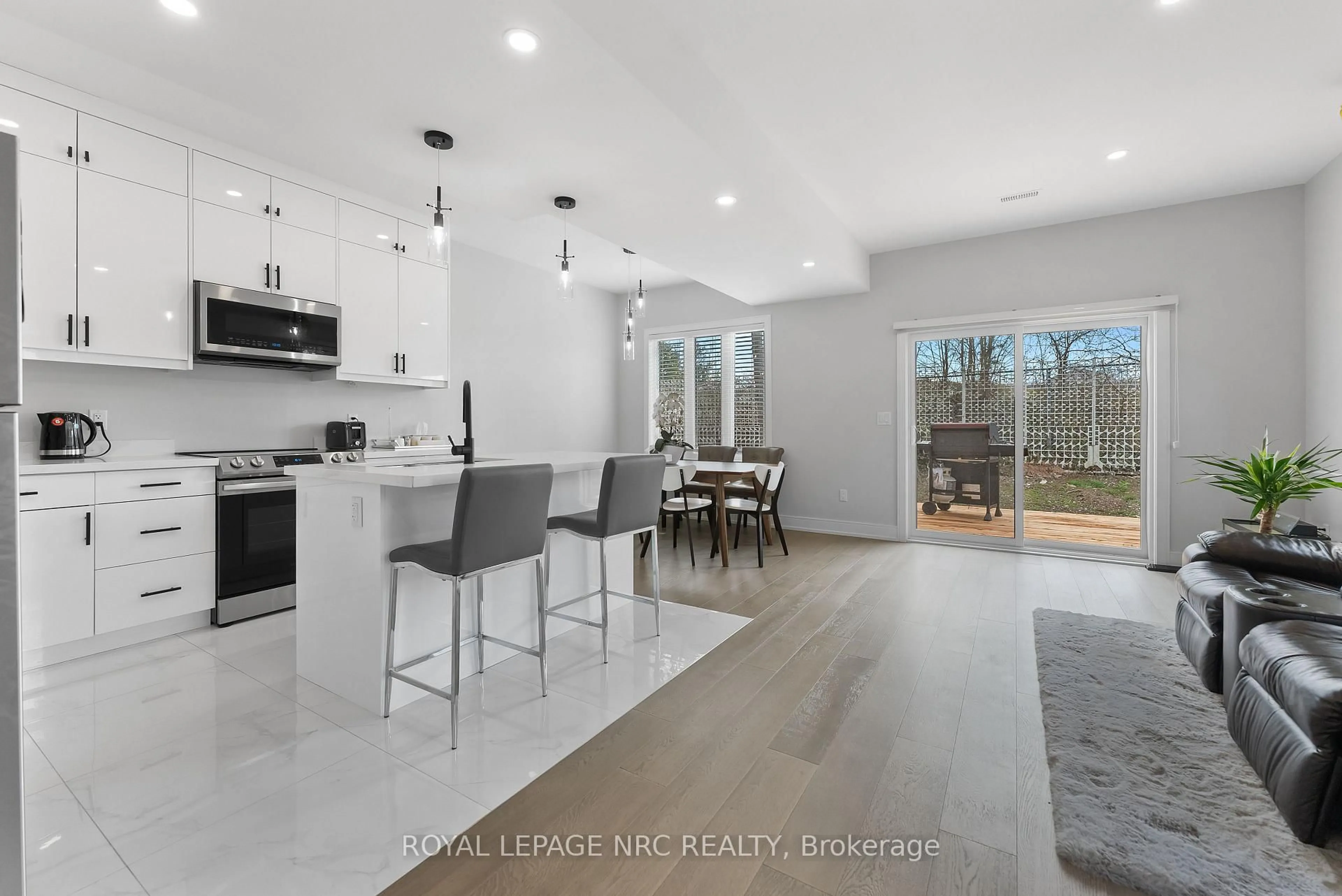 Open concept kitchen, ceramic/tile floor for 318 River Rd, Welland Ontario L3B 2S4