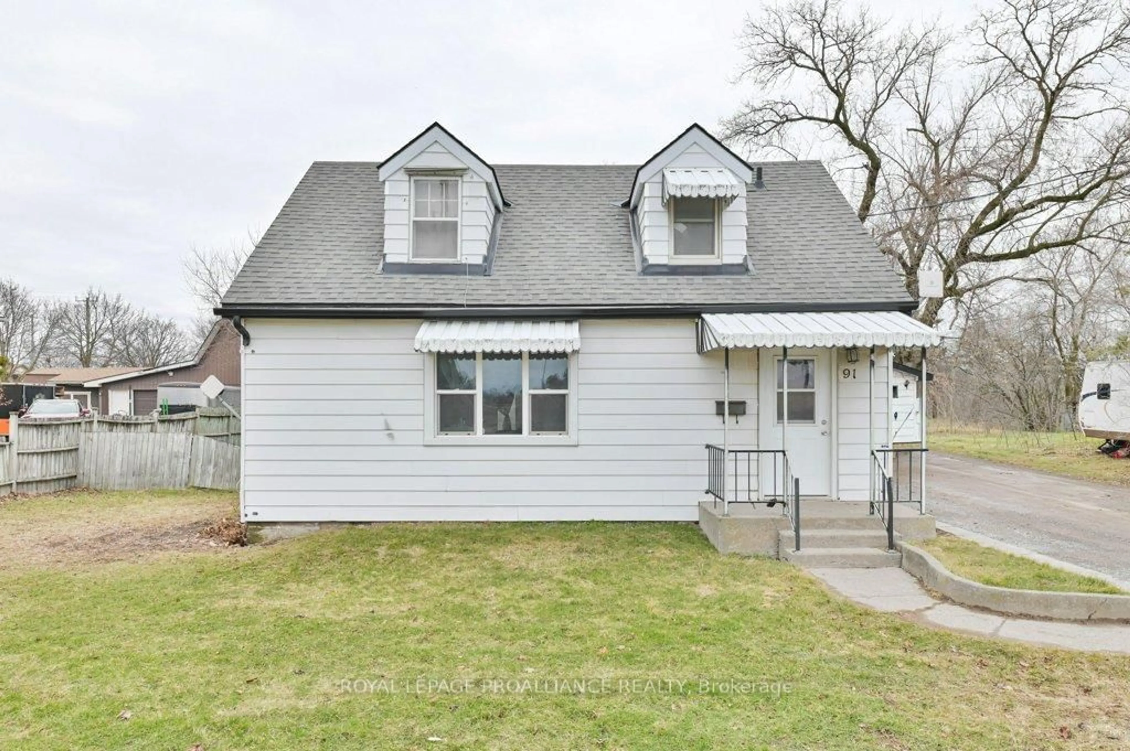 Home with vinyl exterior material, street for 91 West St, Belleville Ontario K8N 4X6