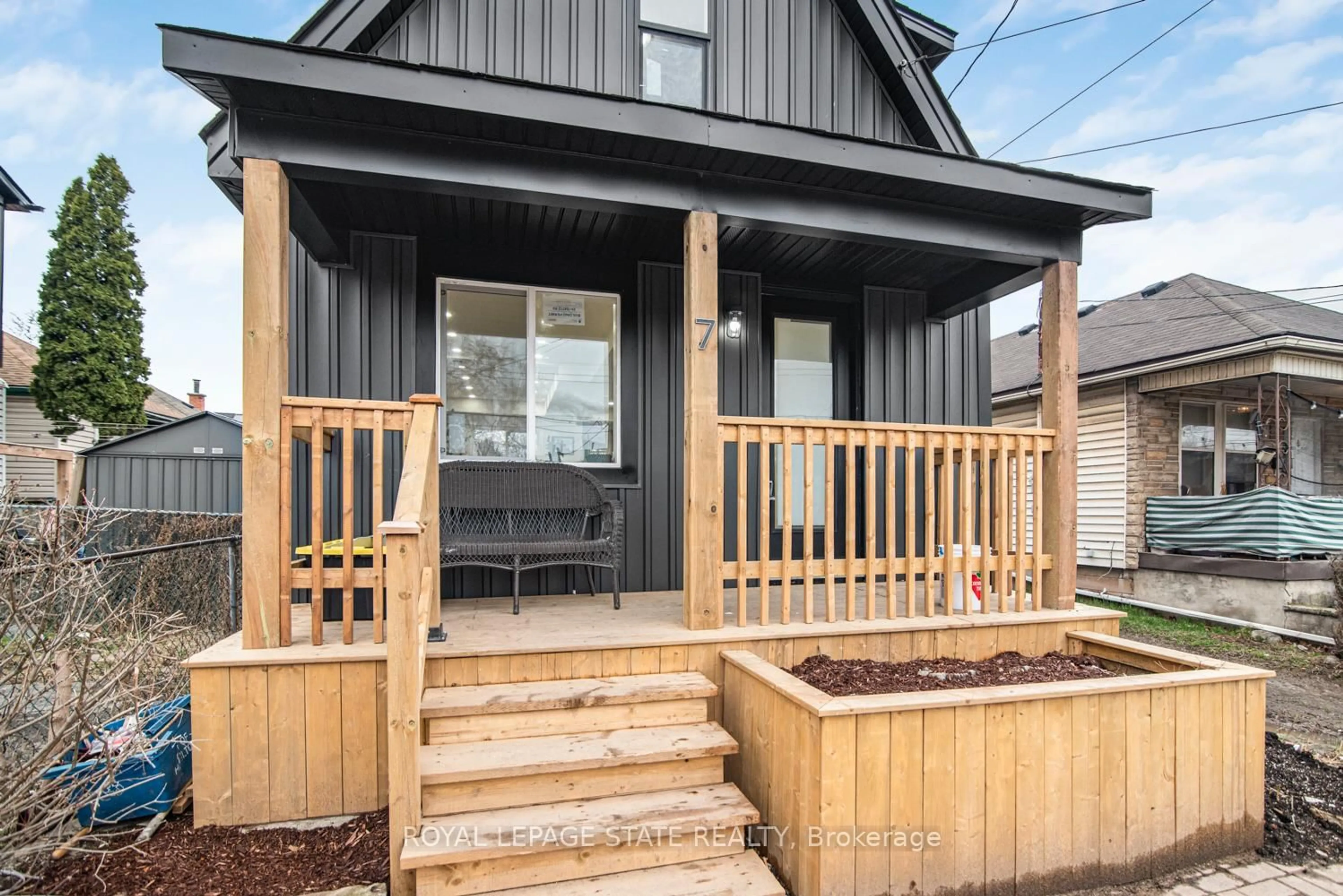 Patio, street for 7 Stapleton Ave, Hamilton Ontario L8H 3N4