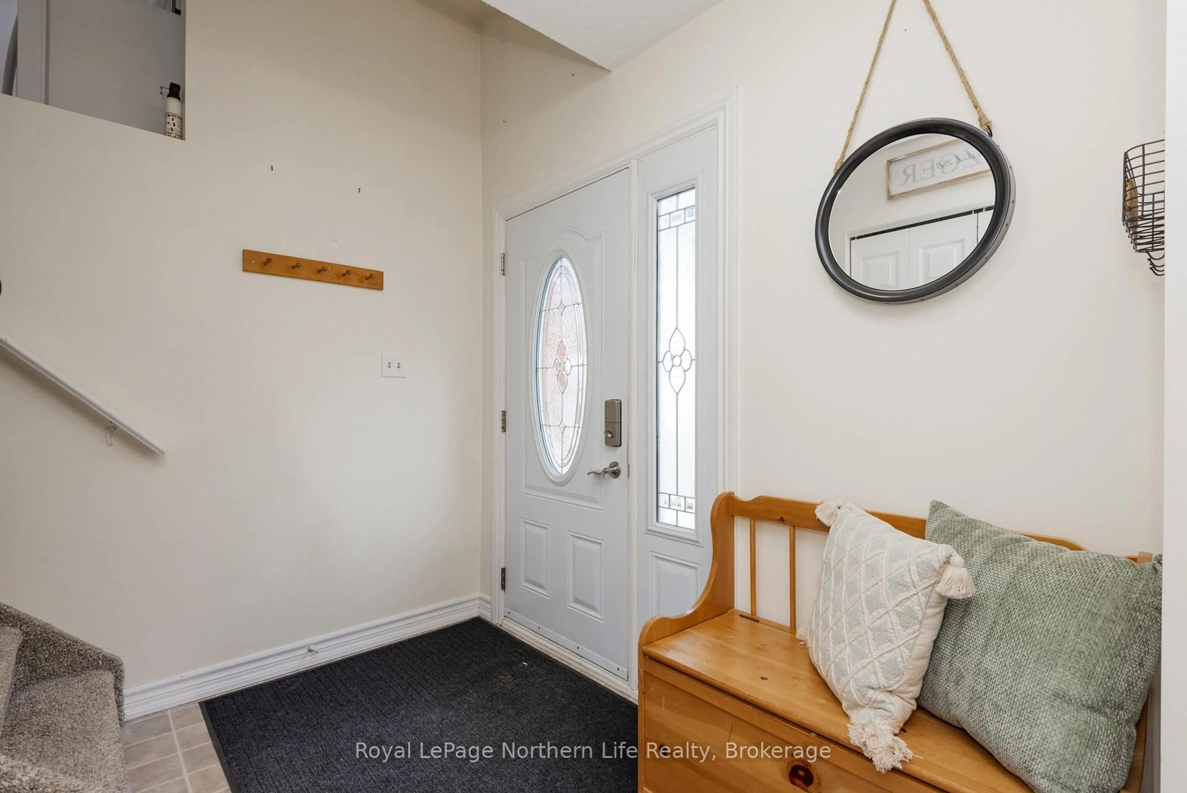 Indoor entryway for 47 Harris Dr, North Bay Ontario P1A 3Z1