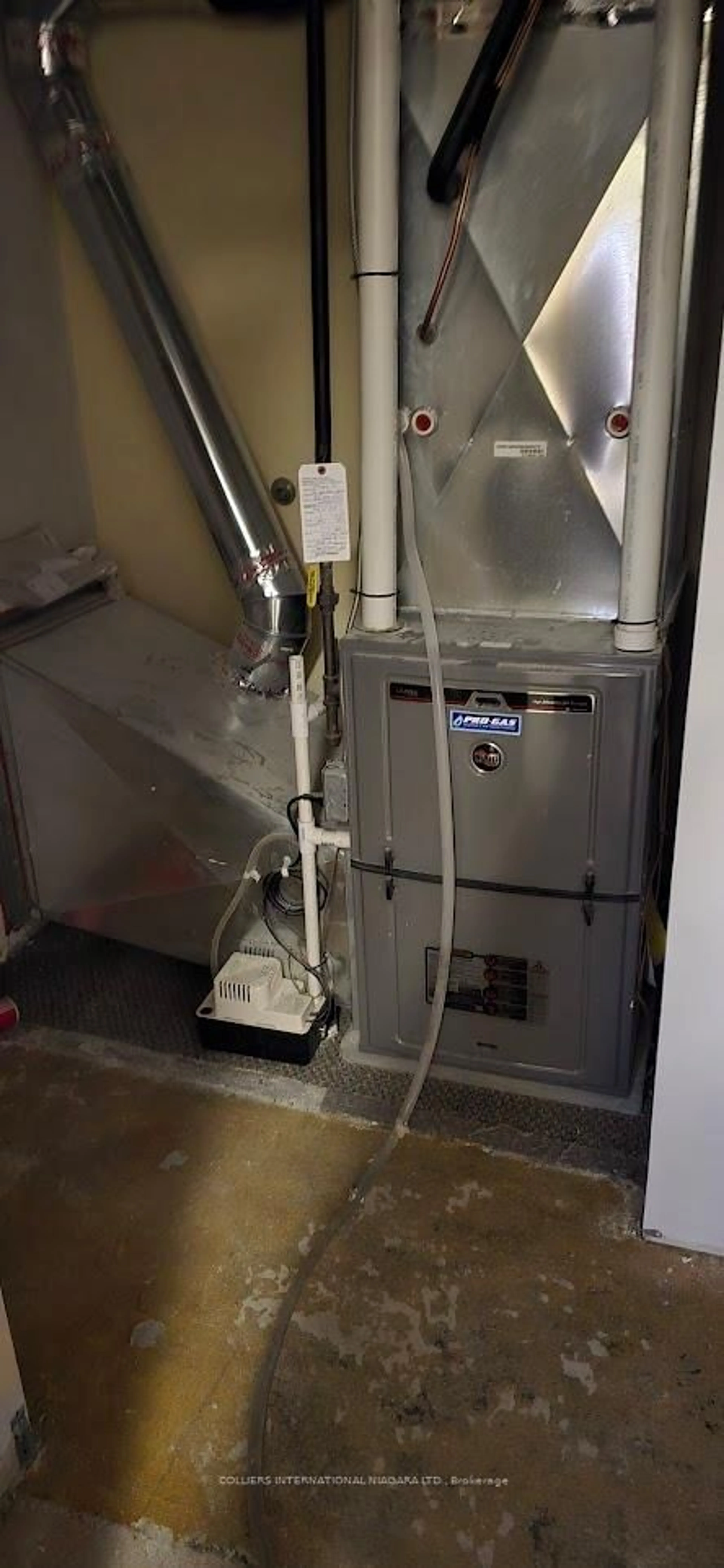 Kitchen with laundary machines, unknown for 59 Empire St, Welland Ontario L3B 2L3