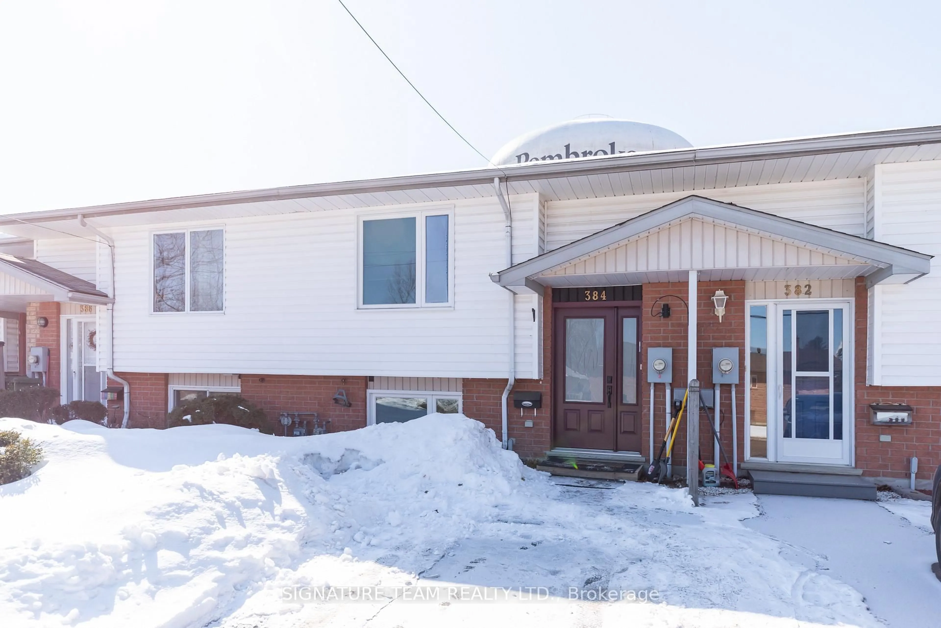 Unknown for 384 Morris St, Pembroke Ontario K8A 8N3