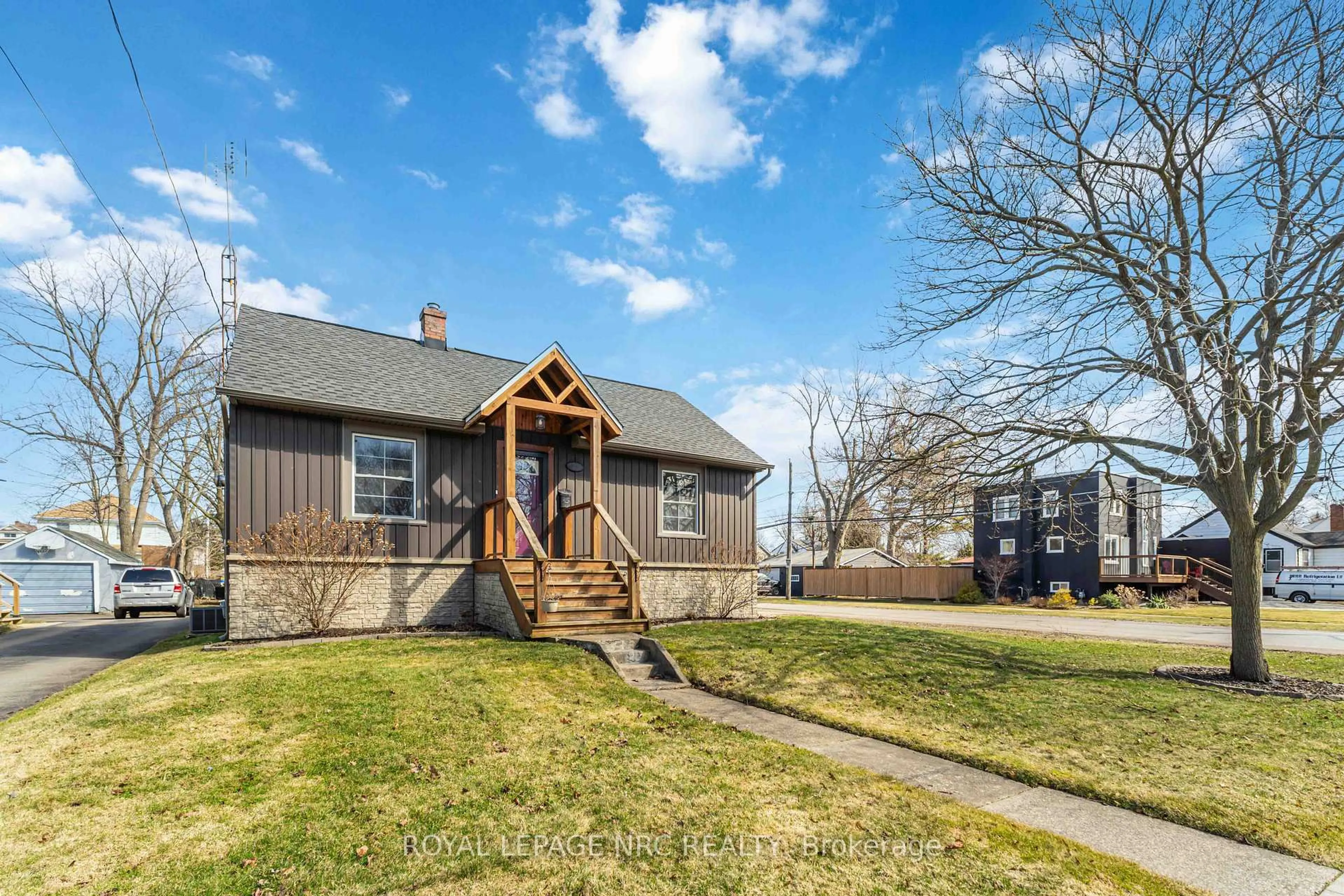 Home with vinyl exterior material, street for 103 Clare Ave, Port Colborne Ontario L3K 5H6