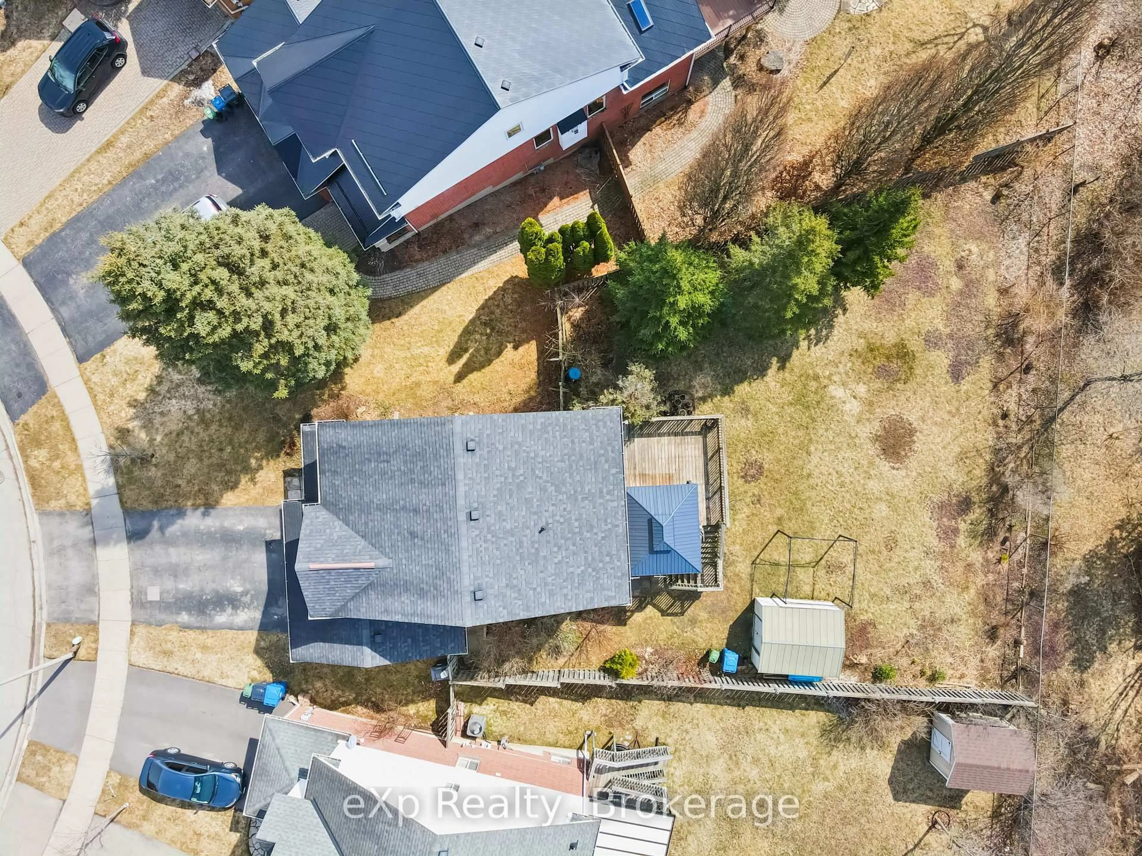 A pic from outside/outdoor area/front of a property/back of a property/a pic from drone, street for 59 Southcreek Tr, Guelph Ontario N1G 4Y9