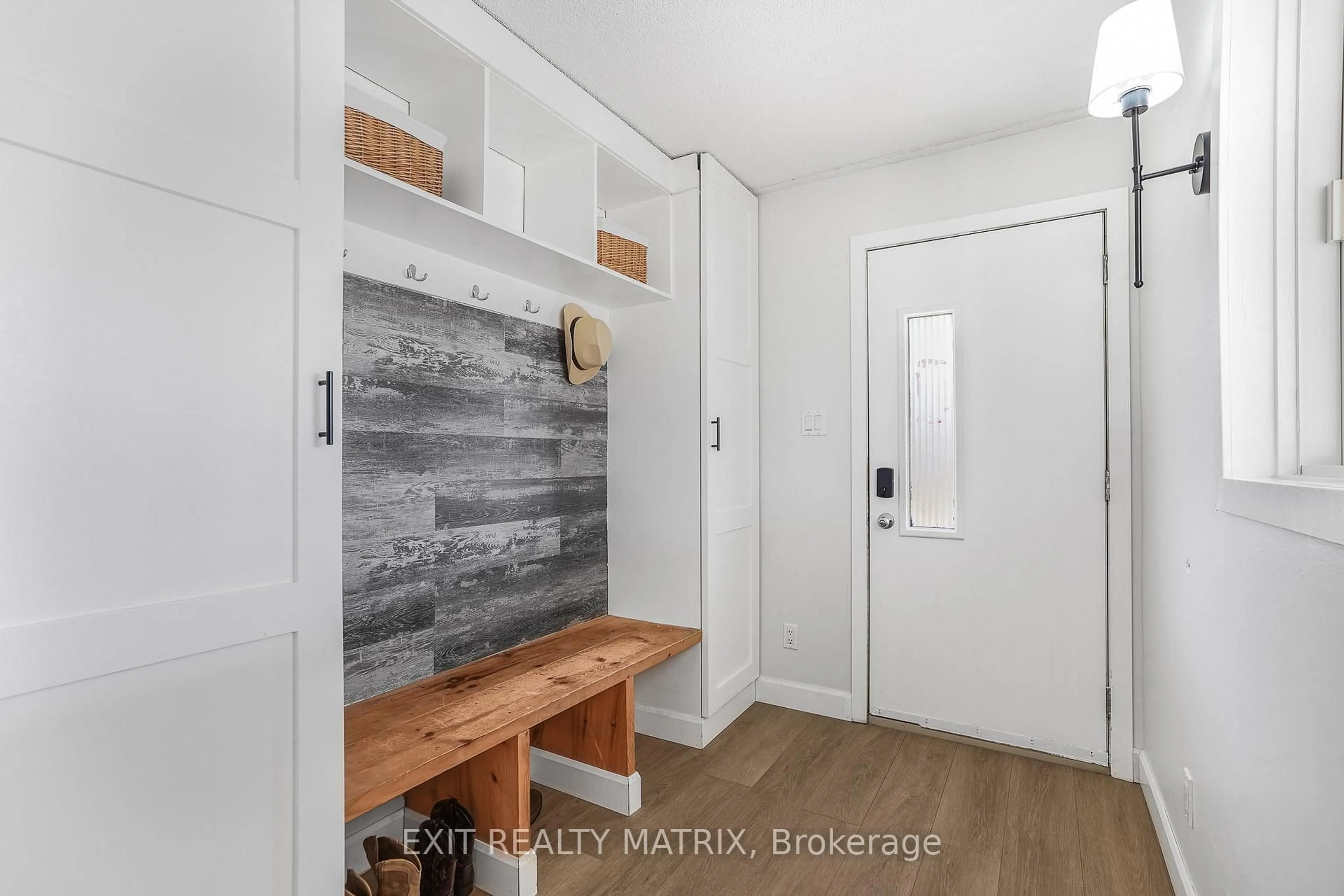 Indoor entryway for 24 Main St, North Glengarry Ontario K0C 1T0