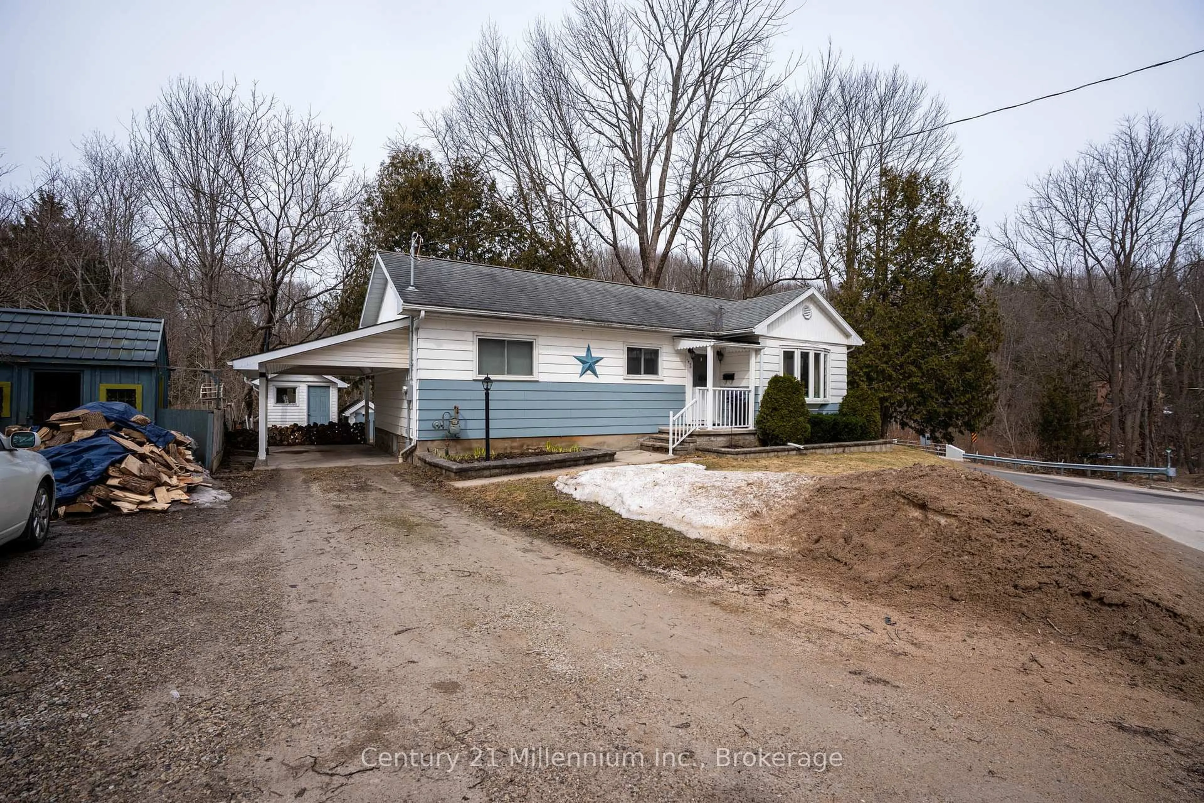 A pic from outside/outdoor area/front of a property/back of a property/a pic from drone, street for 1420 7th Ave, Owen Sound Ontario N4K 5K8