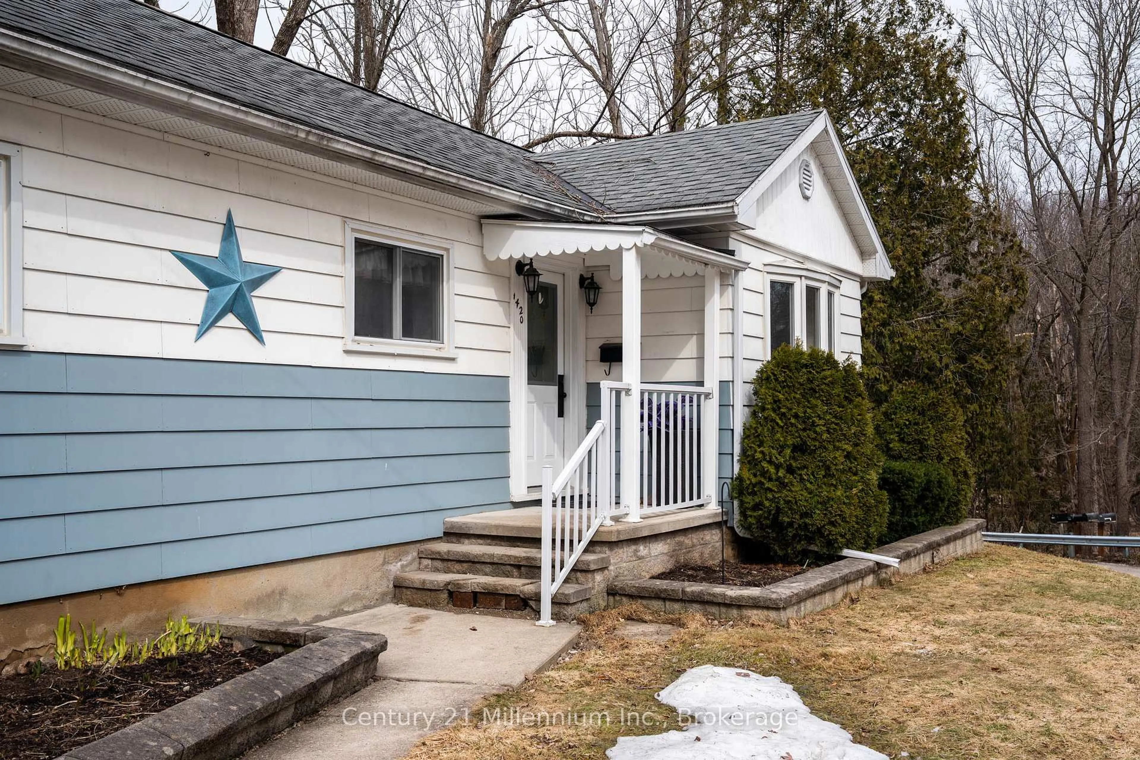 Home with vinyl exterior material, street for 1420 7th Ave, Owen Sound Ontario N4K 5K8