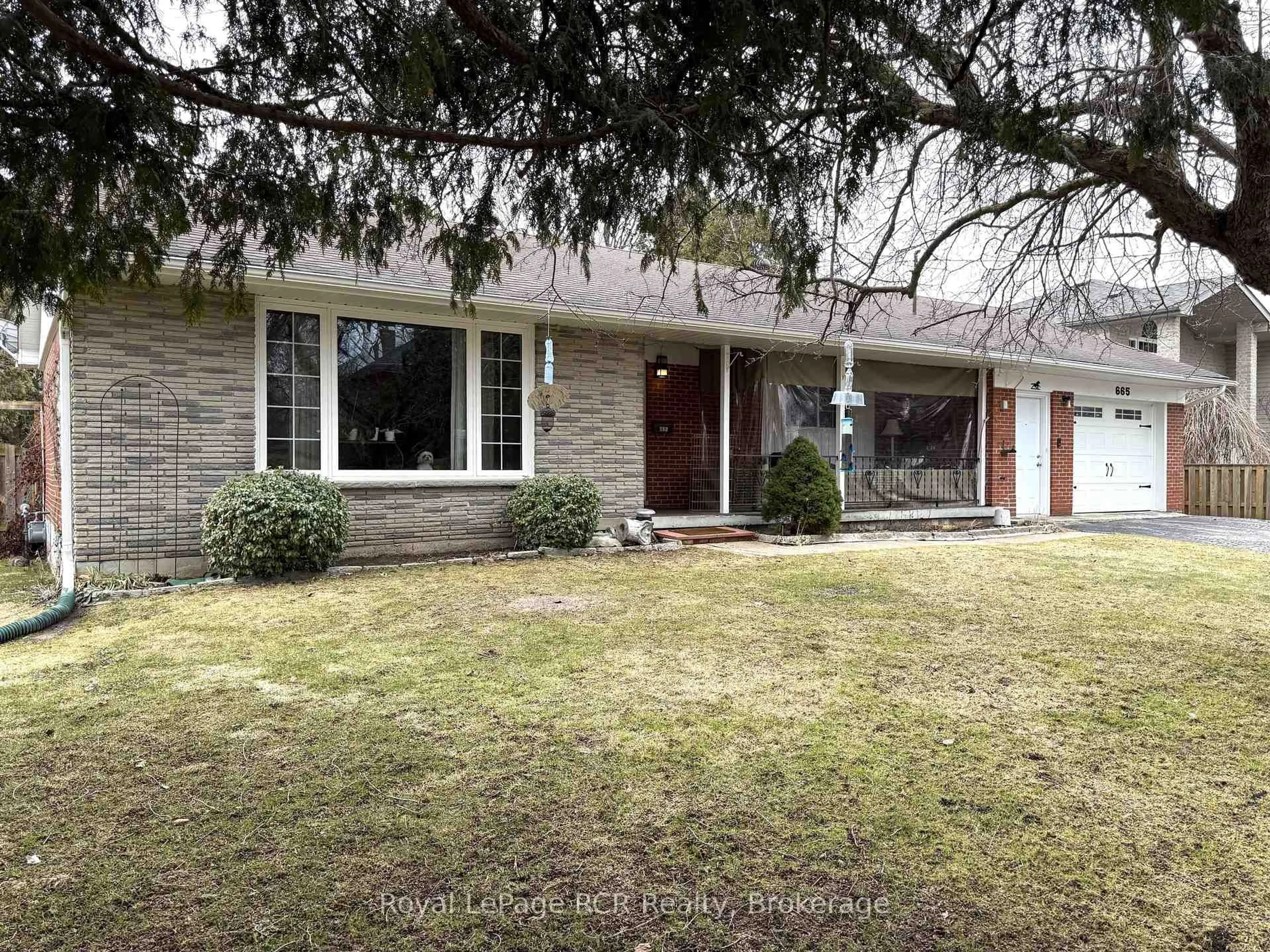 Home with brick exterior material, street for 665 17th St, Owen Sound Ontario N4K 2A1