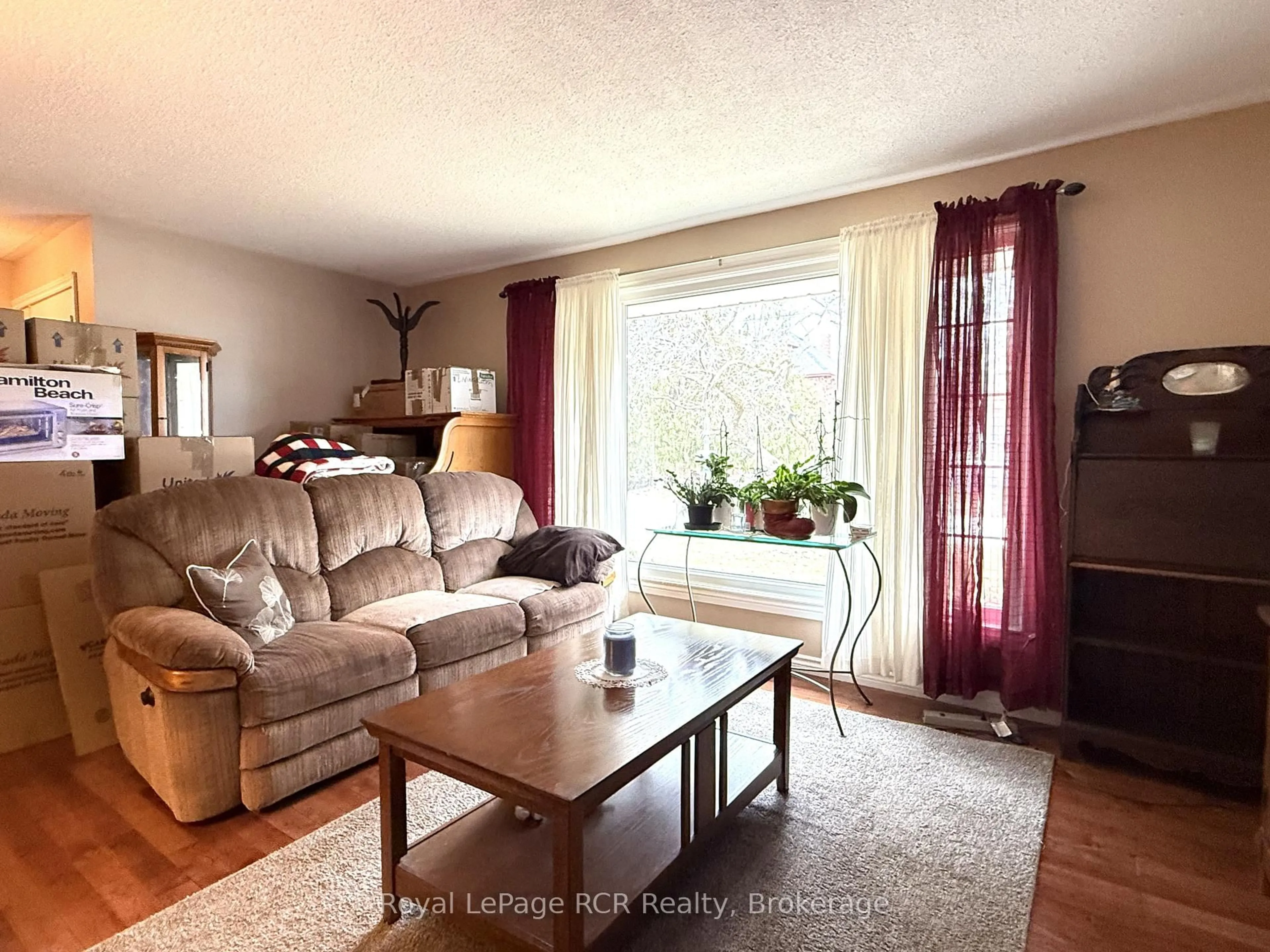 Living room with furniture, wood/laminate floor for 665 17th St, Owen Sound Ontario N4K 2A1