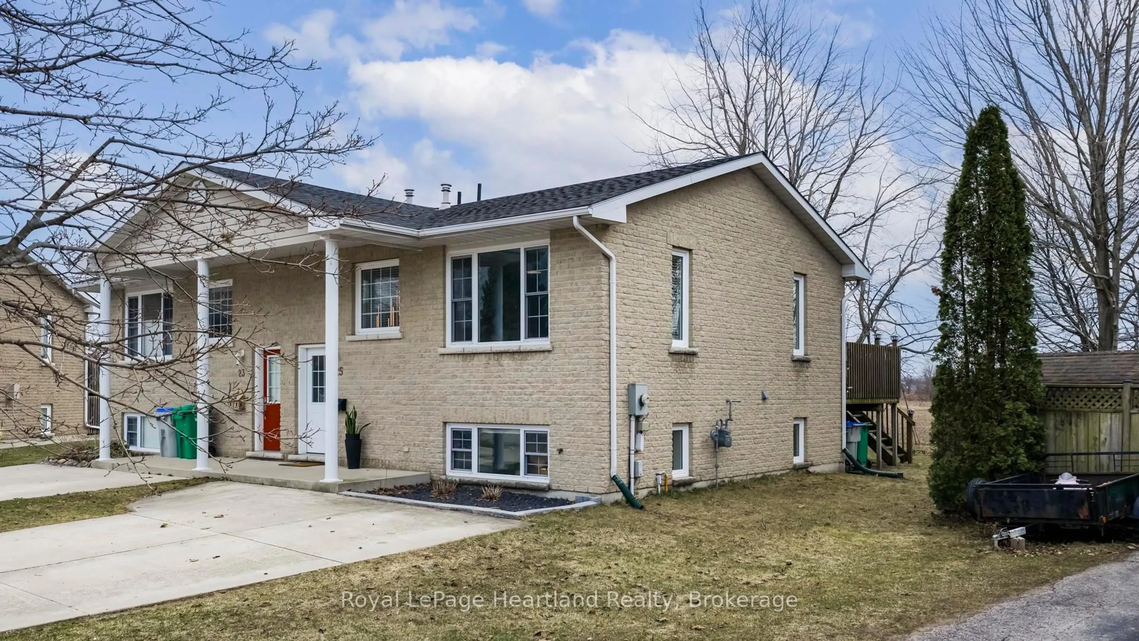 Home with brick exterior material, street for 25 Lee Cres, Goderich Ontario N7A 4L3