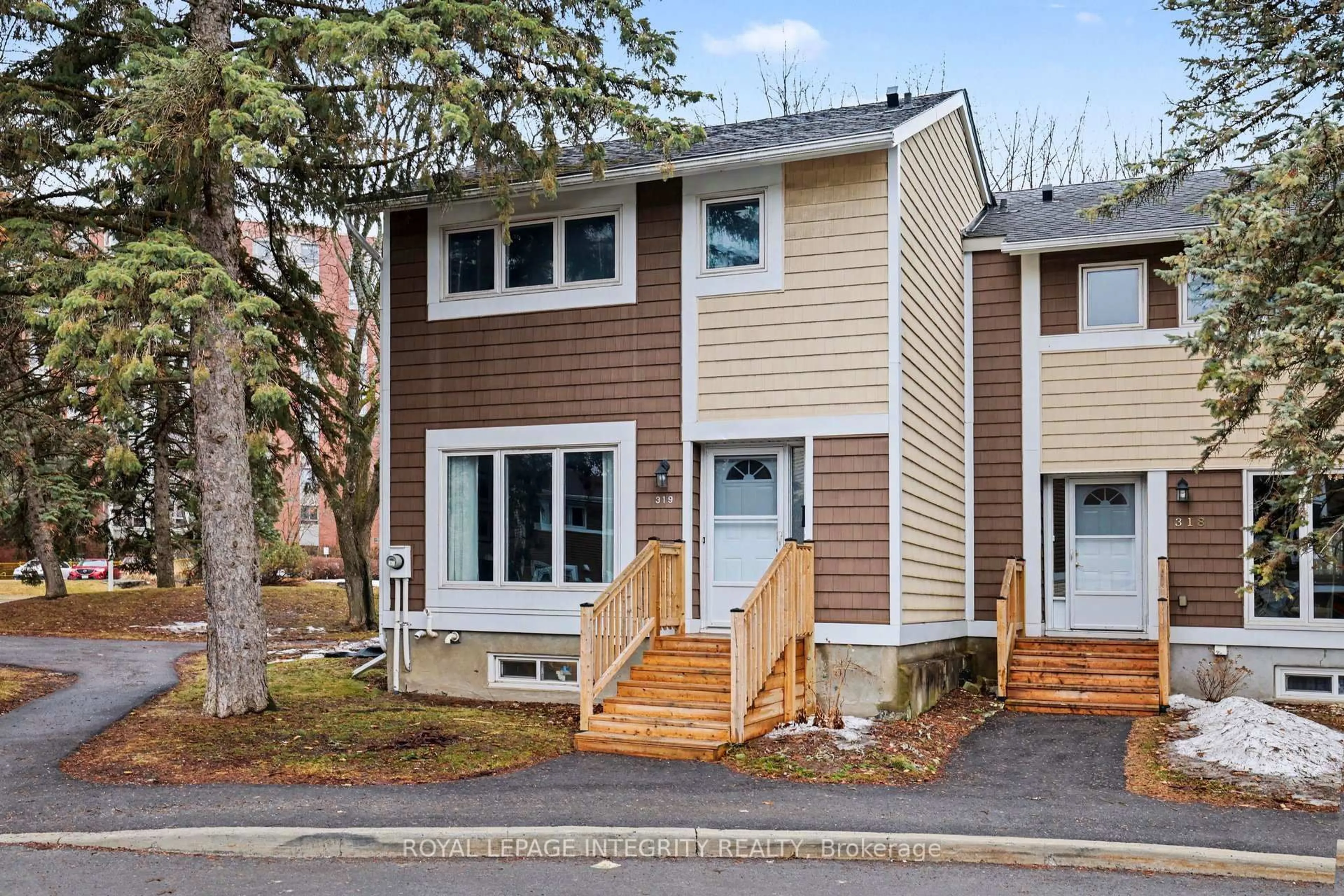 Home with vinyl exterior material, street for 319 Stowe Crt, Ottawa Ontario K2K 1Z6