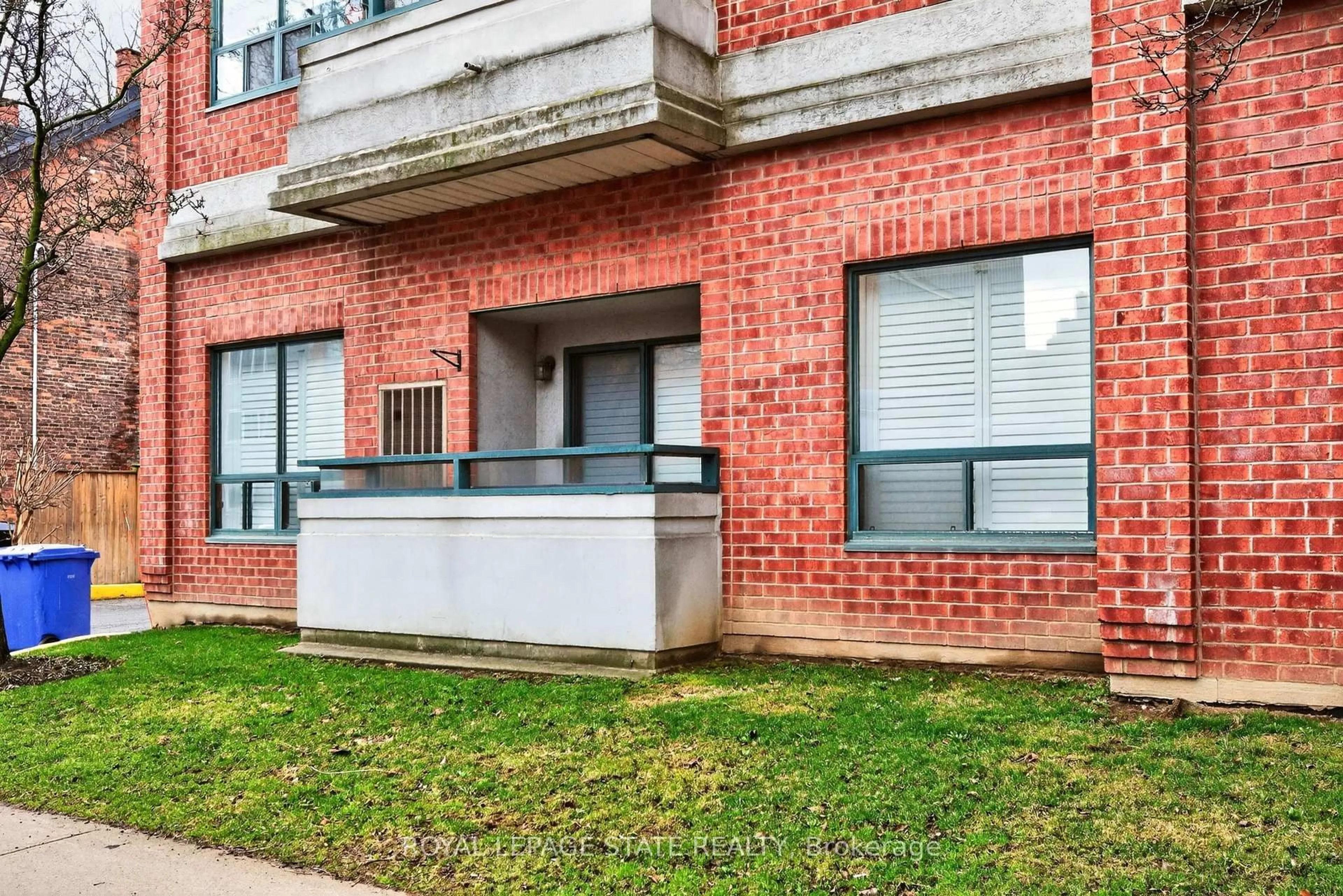 Patio, building for 8 Main St #101, Hamilton Ontario L9H 2P6