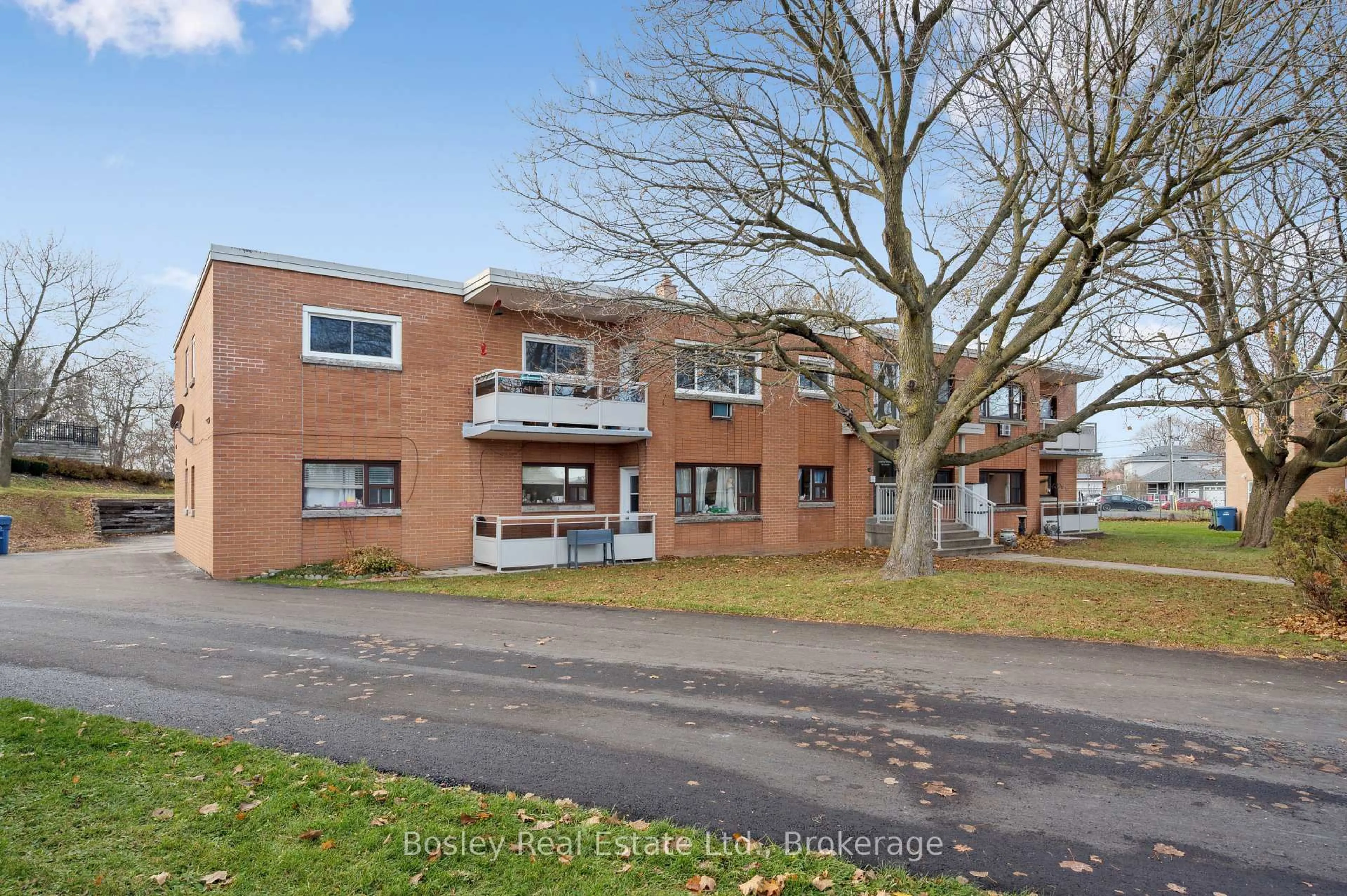 A pic from outside/outdoor area/front of a property/back of a property/a pic from drone, building for 1 Sunnylea Cres #2, Guelph Ontario N1E 1W1