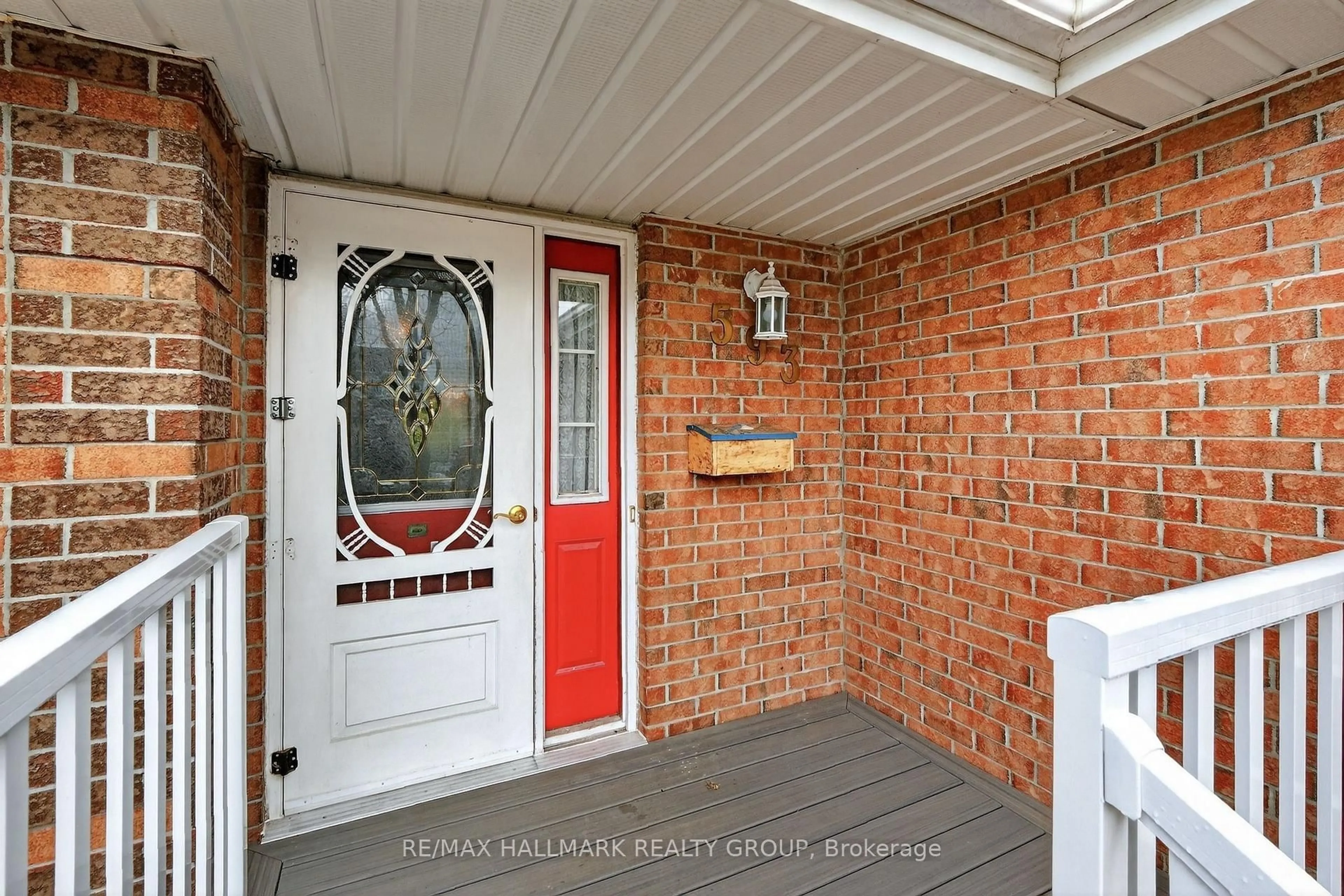 Indoor entryway for 593 Du Buisson Cres, Orleans Ontario K4A 3A4