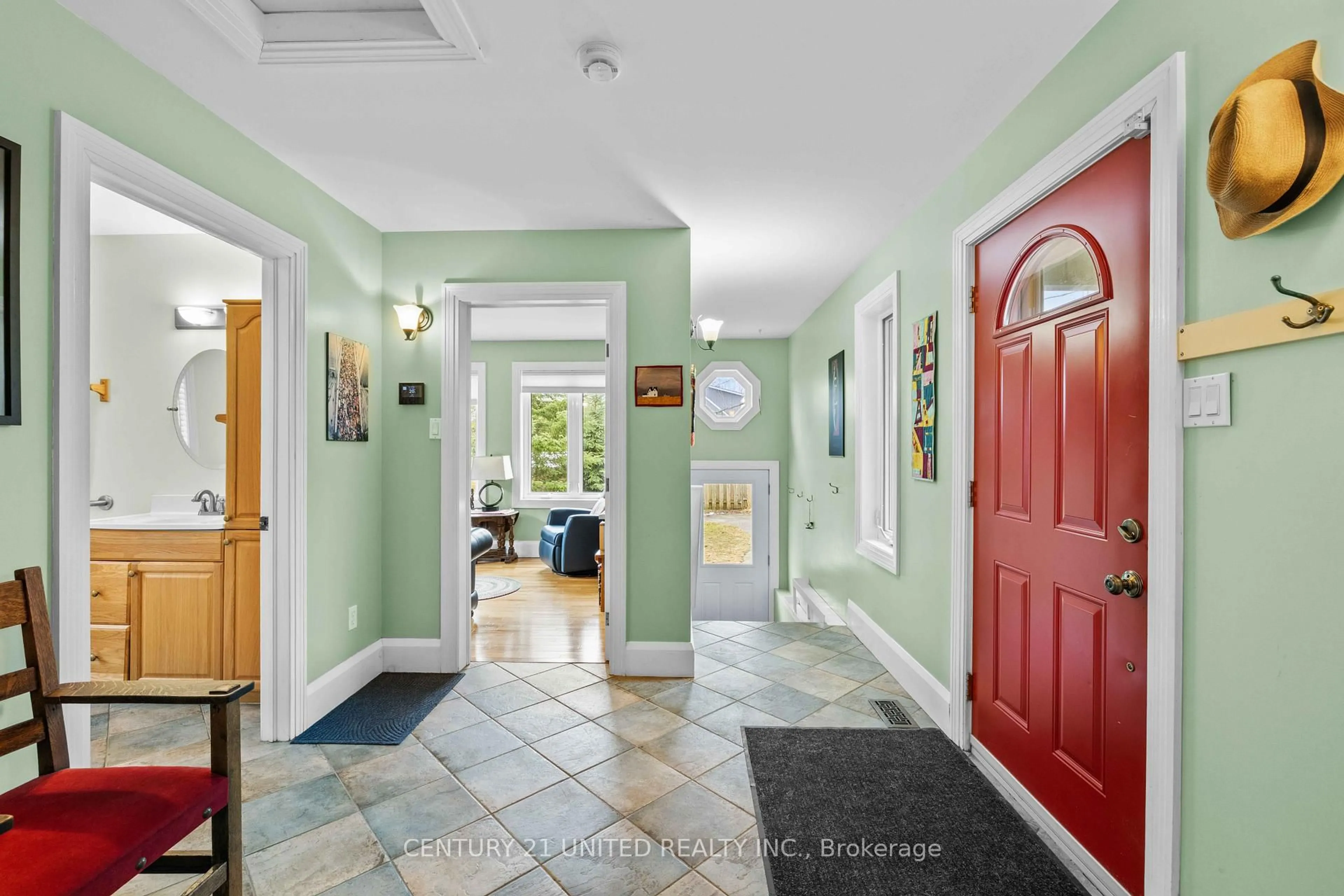 Indoor entryway for 19 Anne St, Peterborough Ontario K9J 4S3