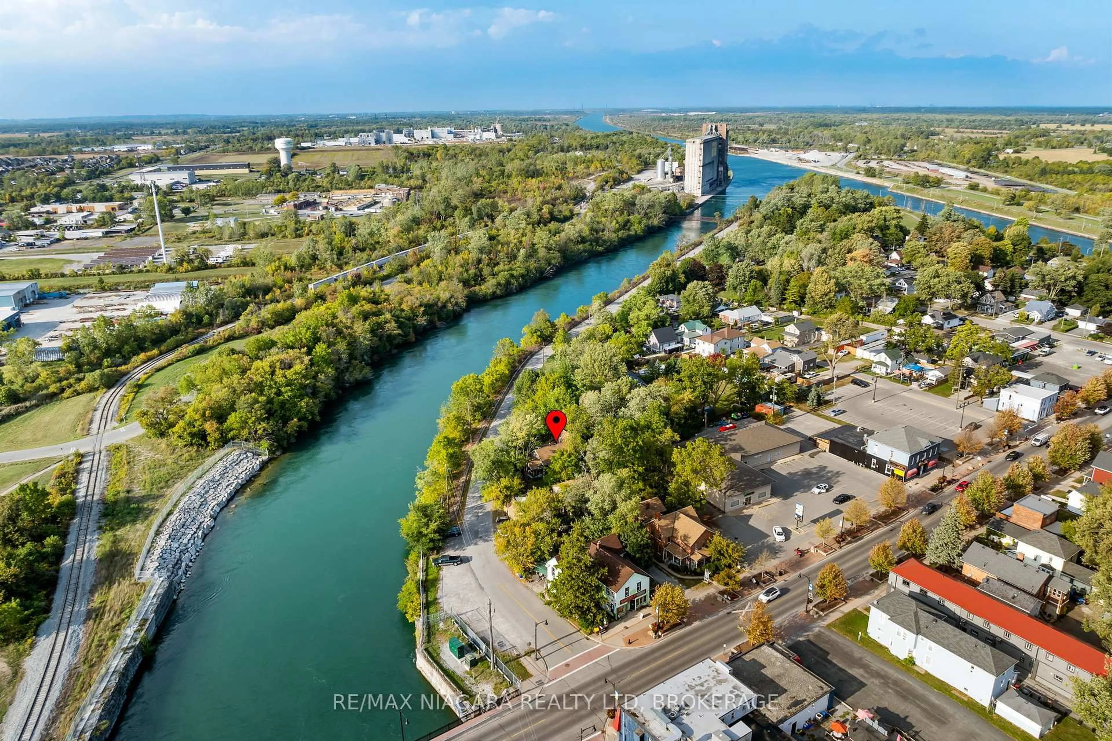 A pic from outside/outdoor area/front of a property/back of a property/a pic from drone, water/lake/river/ocean view for 105 Weir Rd, Port Colborne Ontario L3K 2M8