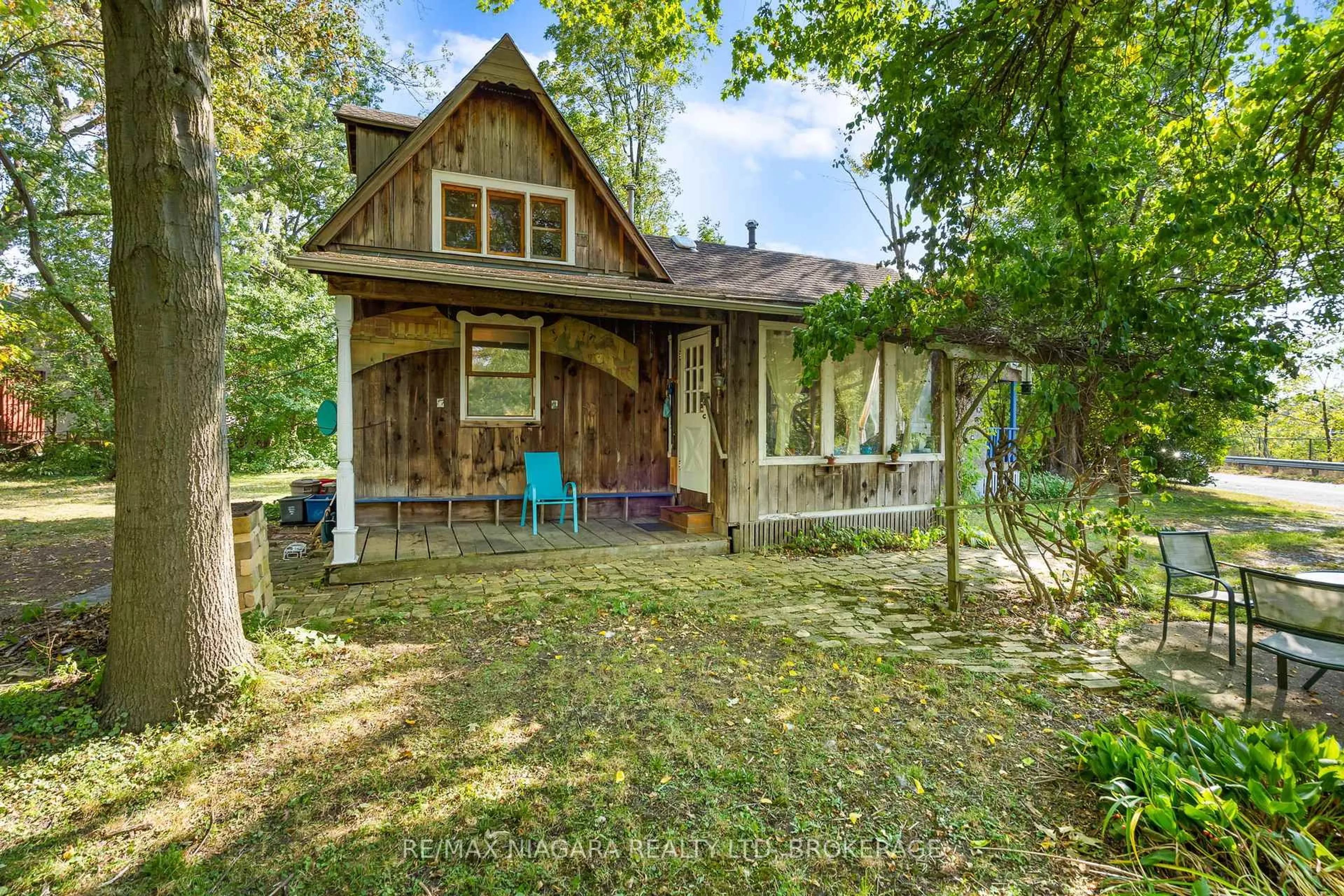 Unknown for 105 Weir Rd, Port Colborne Ontario L3K 2M8