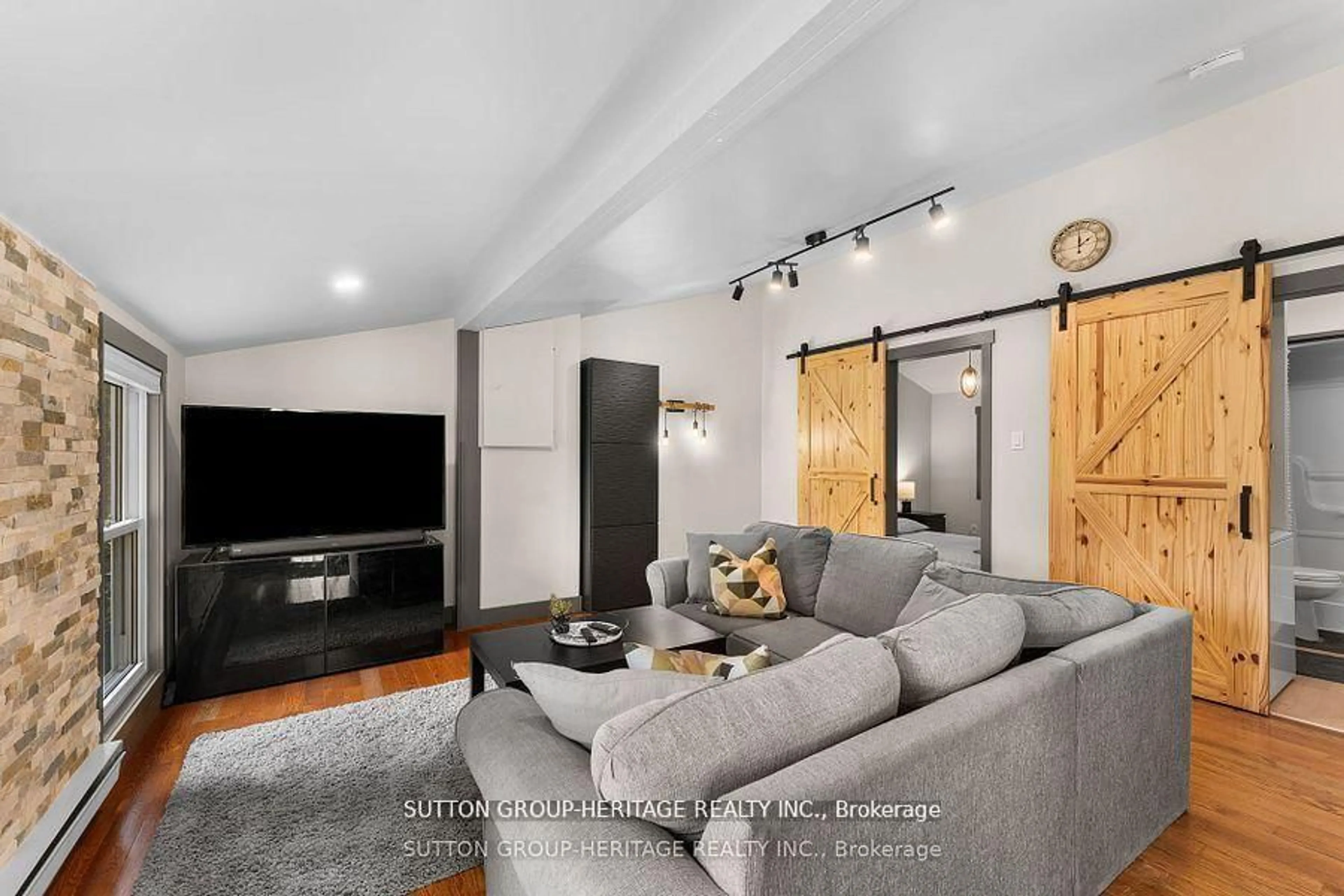 Living room with furniture, unknown for 682 North Shore Dr, Otonabee-South Monaghan Ontario K0L 1B0