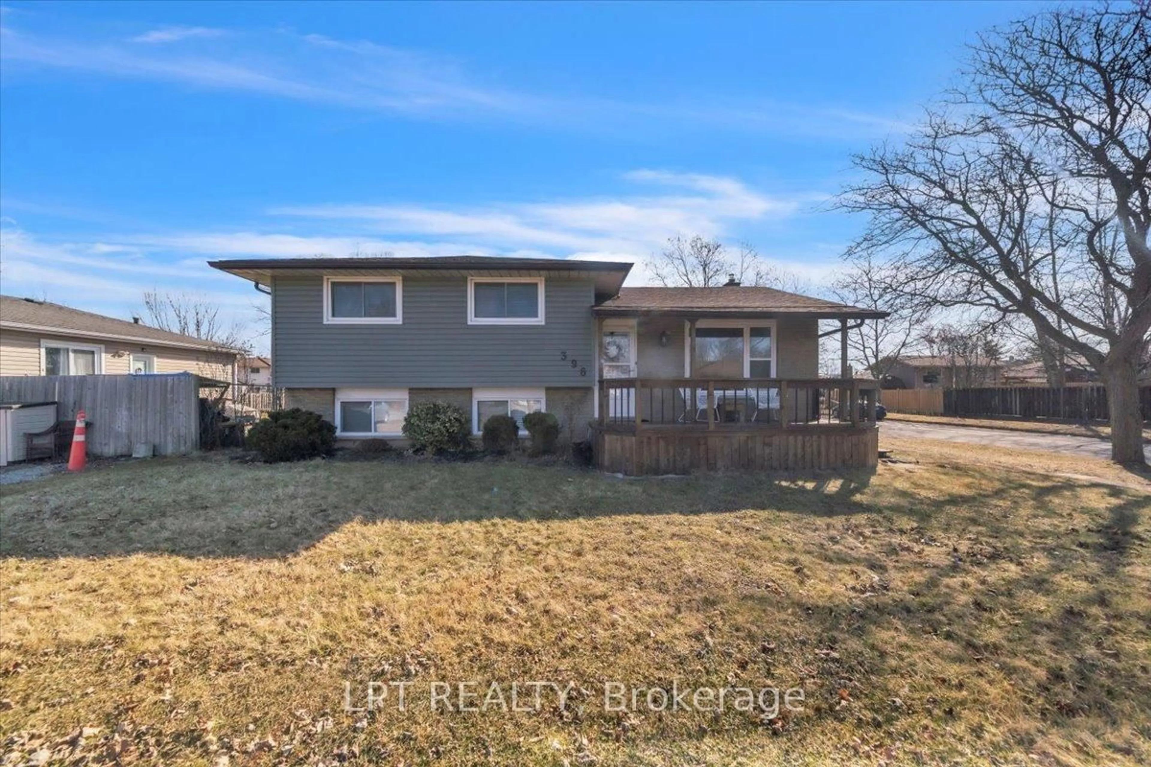 A pic from outside/outdoor area/front of a property/back of a property/a pic from drone, street for 396 First Ave, Welland Ontario L3C 5Z1