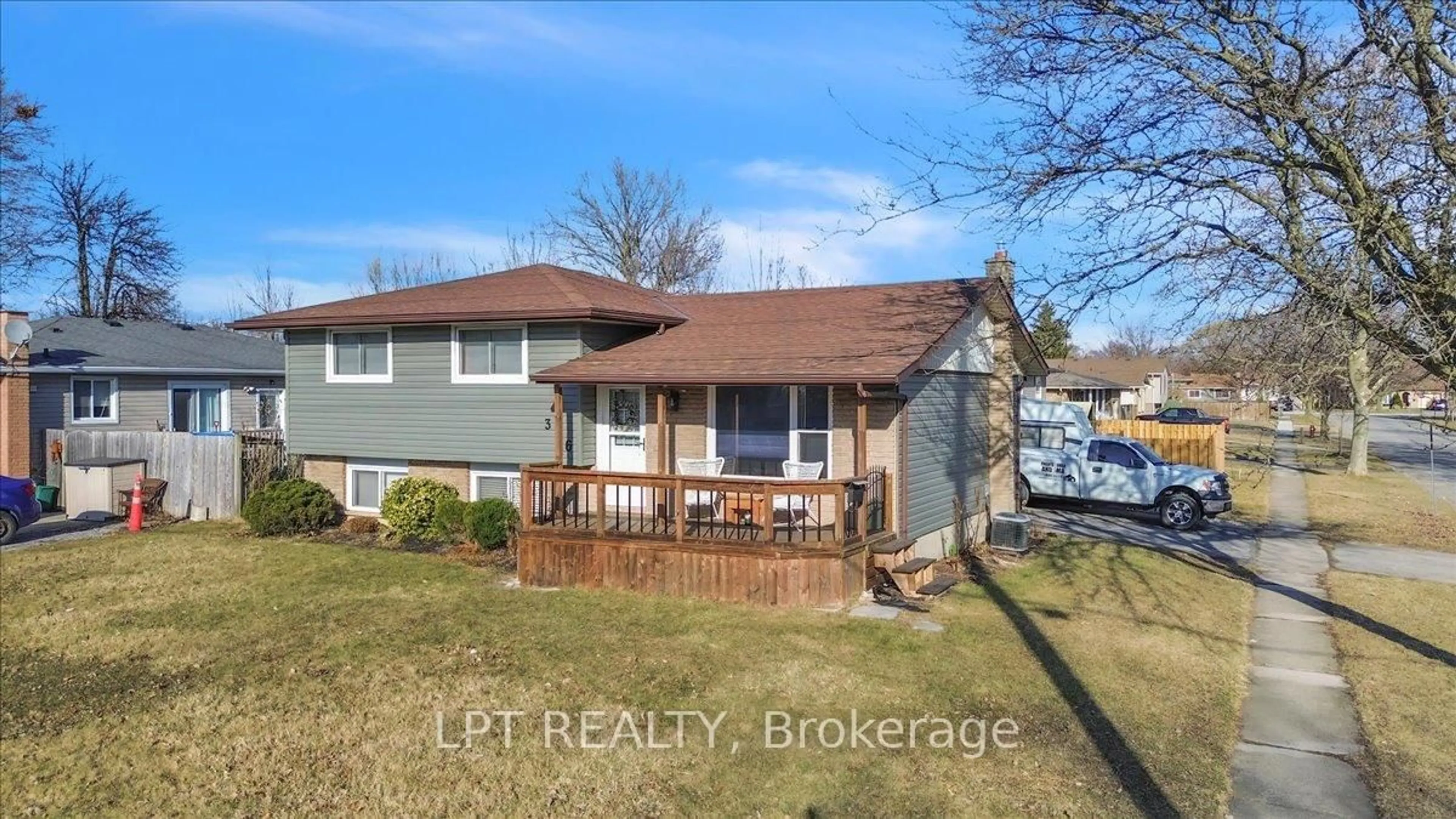 A pic from outside/outdoor area/front of a property/back of a property/a pic from drone, street for 396 First Ave, Welland Ontario L3C 5Z1