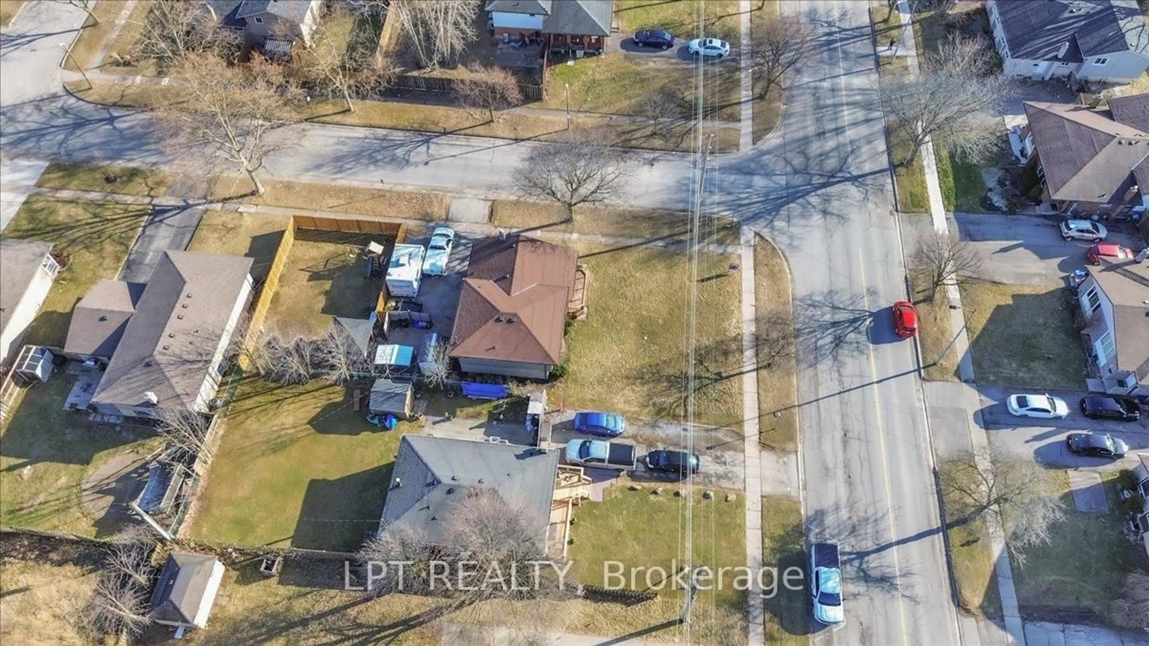 A pic from outside/outdoor area/front of a property/back of a property/a pic from drone, street for 396 First Ave, Welland Ontario L3C 5Z1