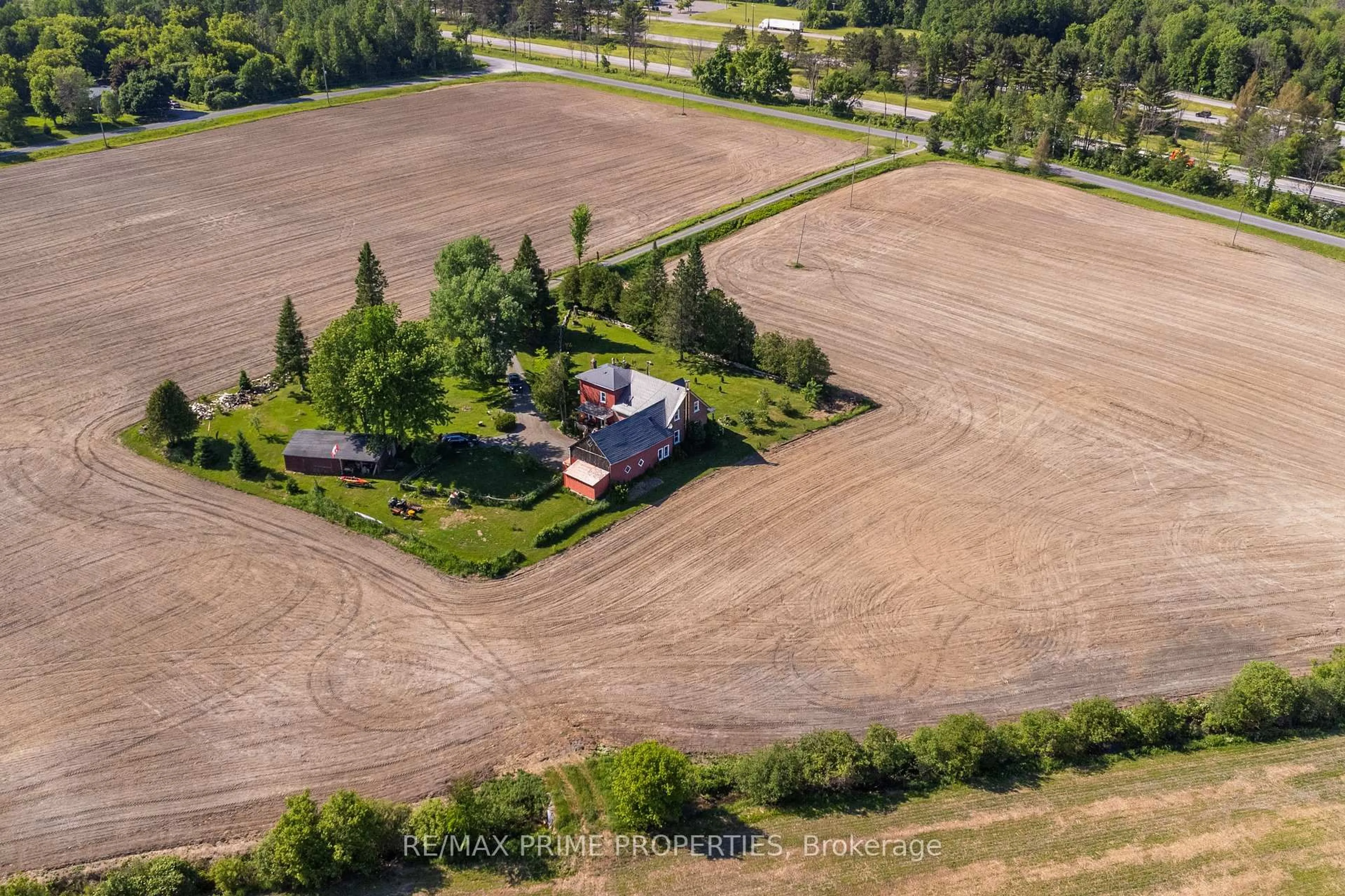 A pic from outside/outdoor area/front of a property/back of a property/a pic from drone, unknown for 650 CONCESSION 1 Rd, Hawkesbury Ontario K0B 1B0