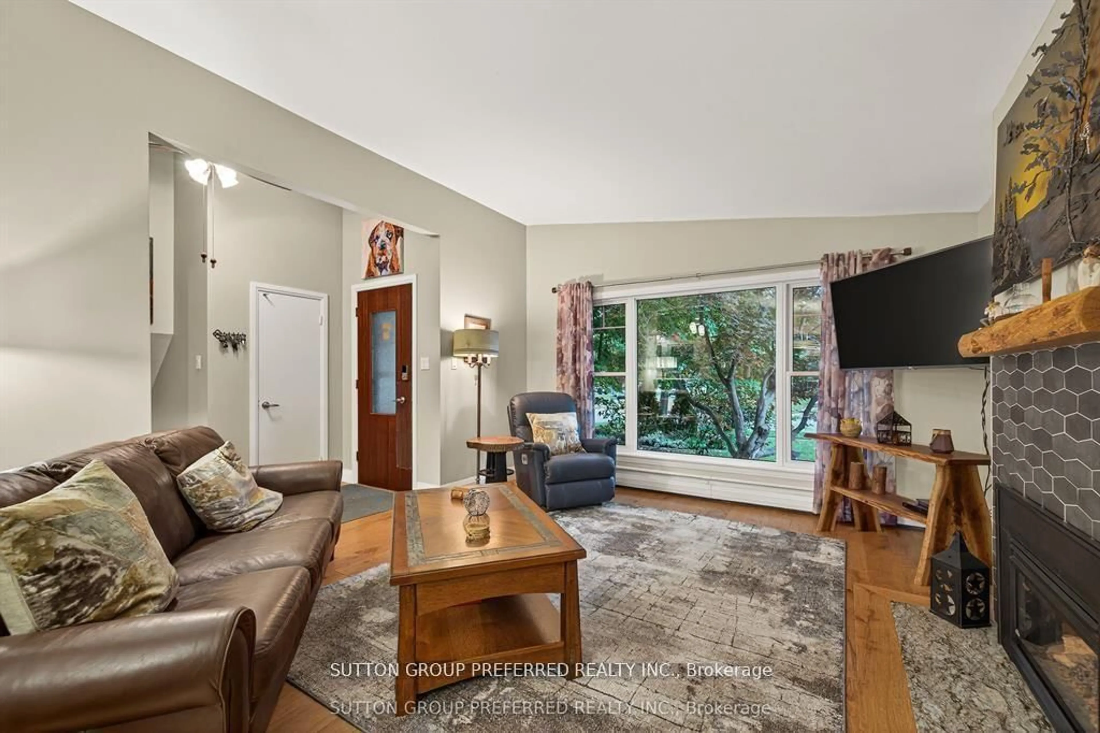 Living room with furniture, unknown for 453 High St, London South Ontario N6C 4L6