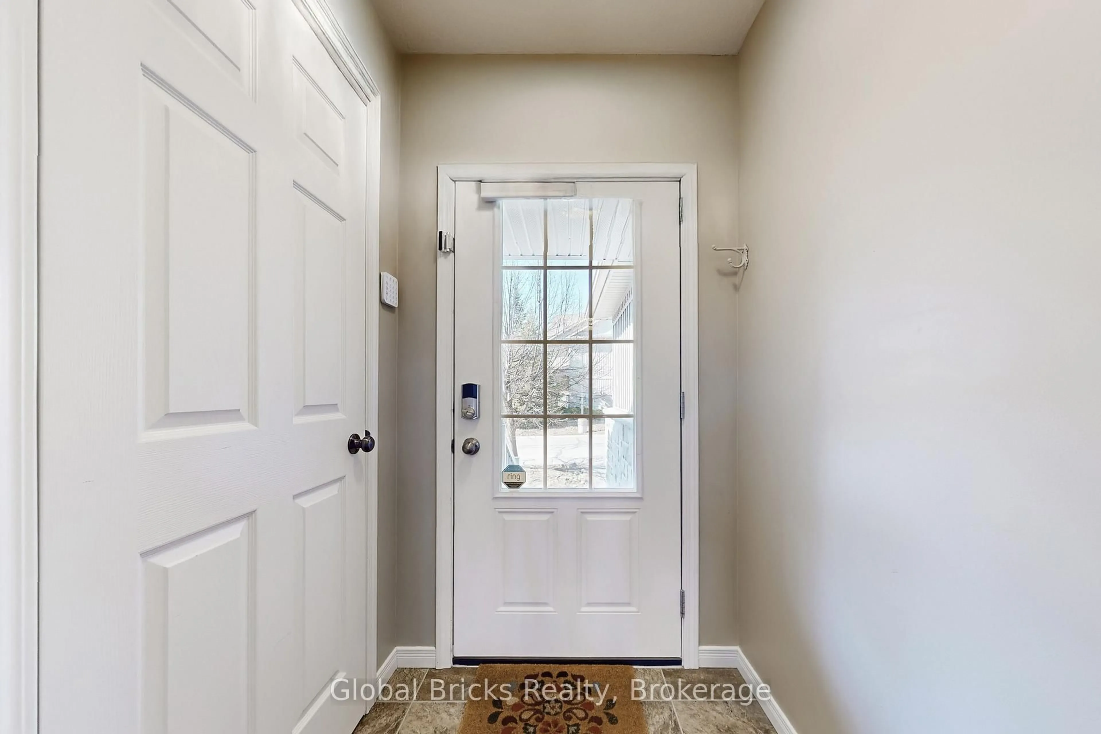 Indoor entryway for 20 David Bergey Dr #D24, Kitchener Ontario N2E 0B1
