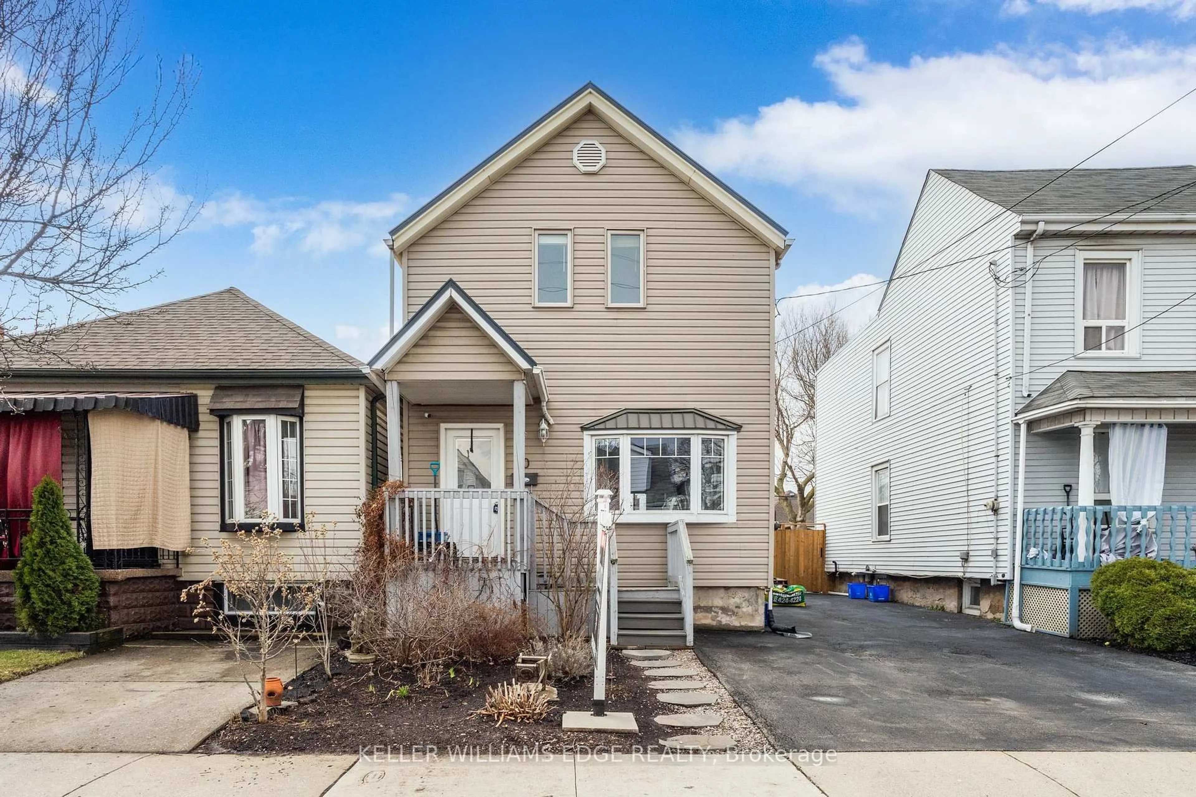 Home with vinyl exterior material, street for 20 Cambridge Ave, Hamilton Ontario L8H 1T5