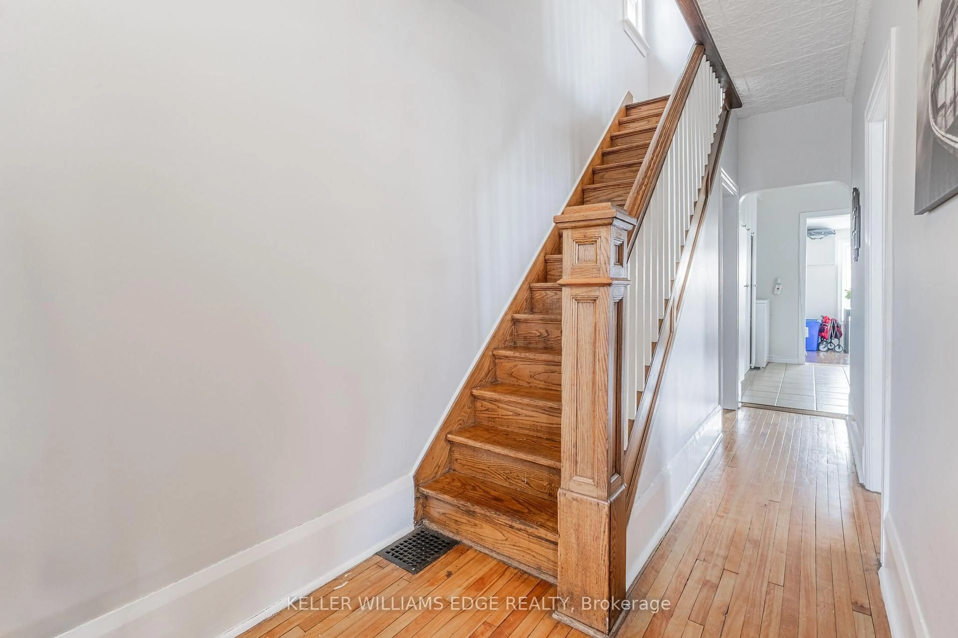 Stairs for 20 Cambridge Ave, Hamilton Ontario L8H 1T5