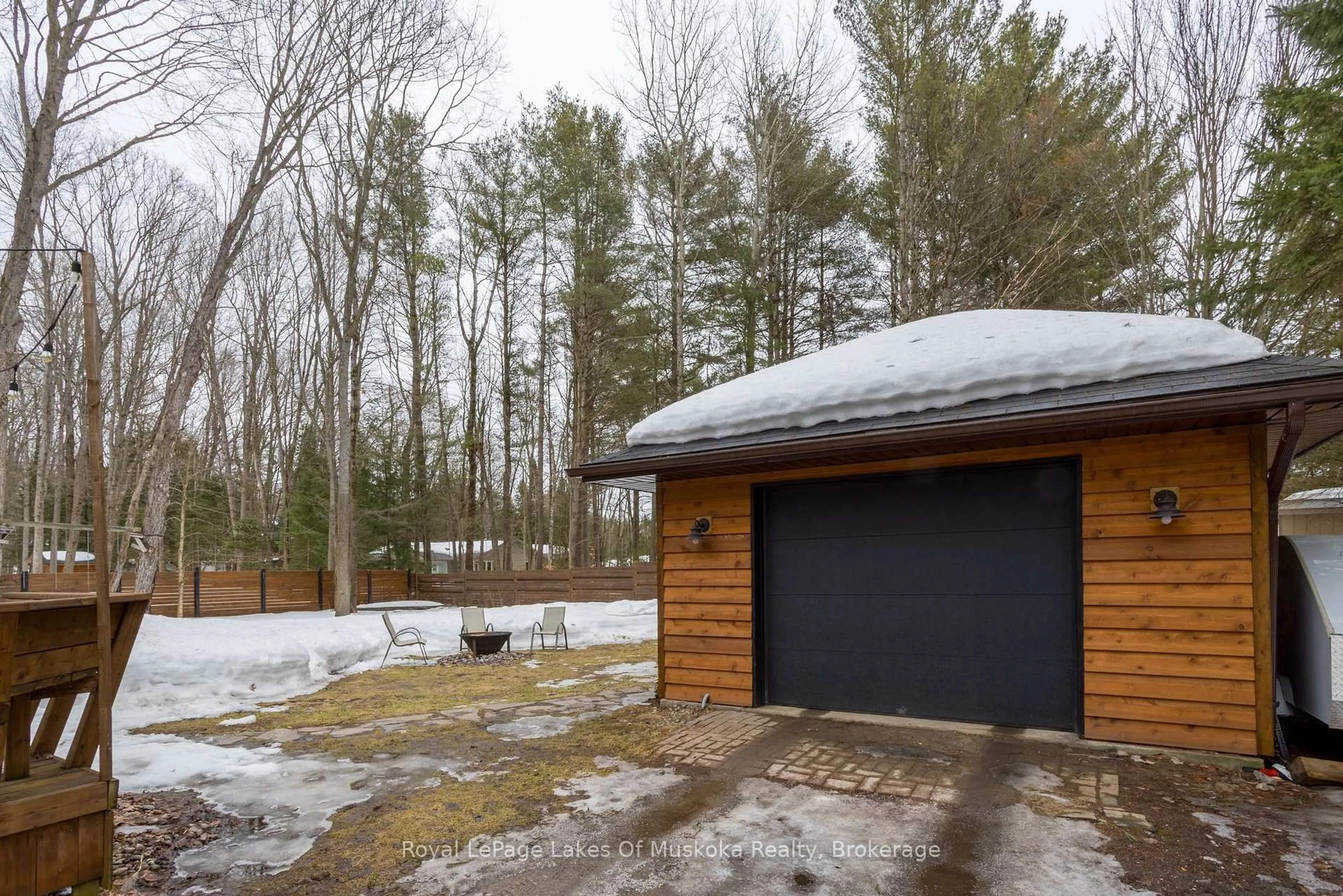 Shed for 9 Daleman Dr, Bracebridge Ontario P1L 1A8