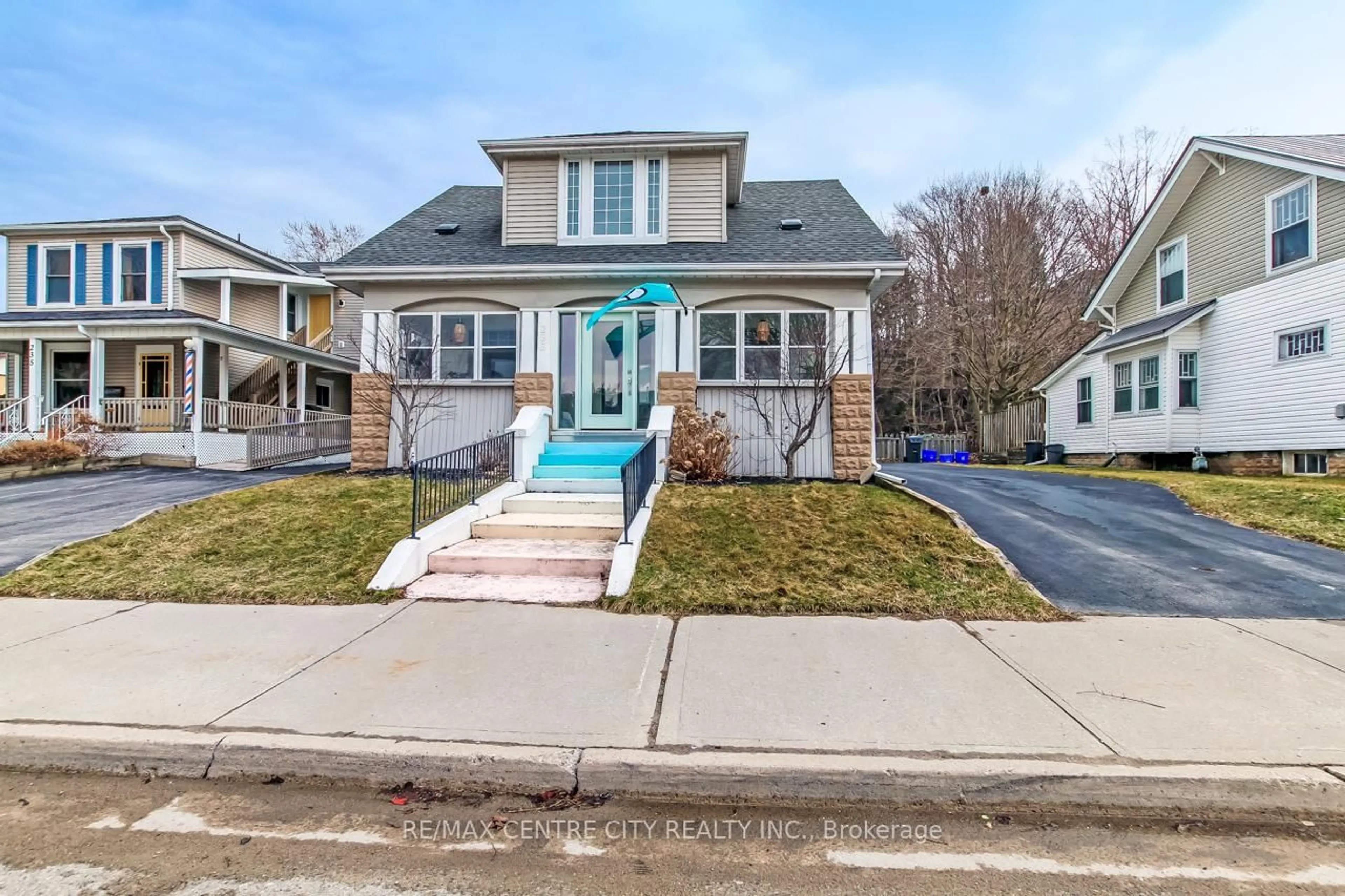 Home with vinyl exterior material, street for 233 COLBORNE St, Central Elgin Ontario N5L 1B9