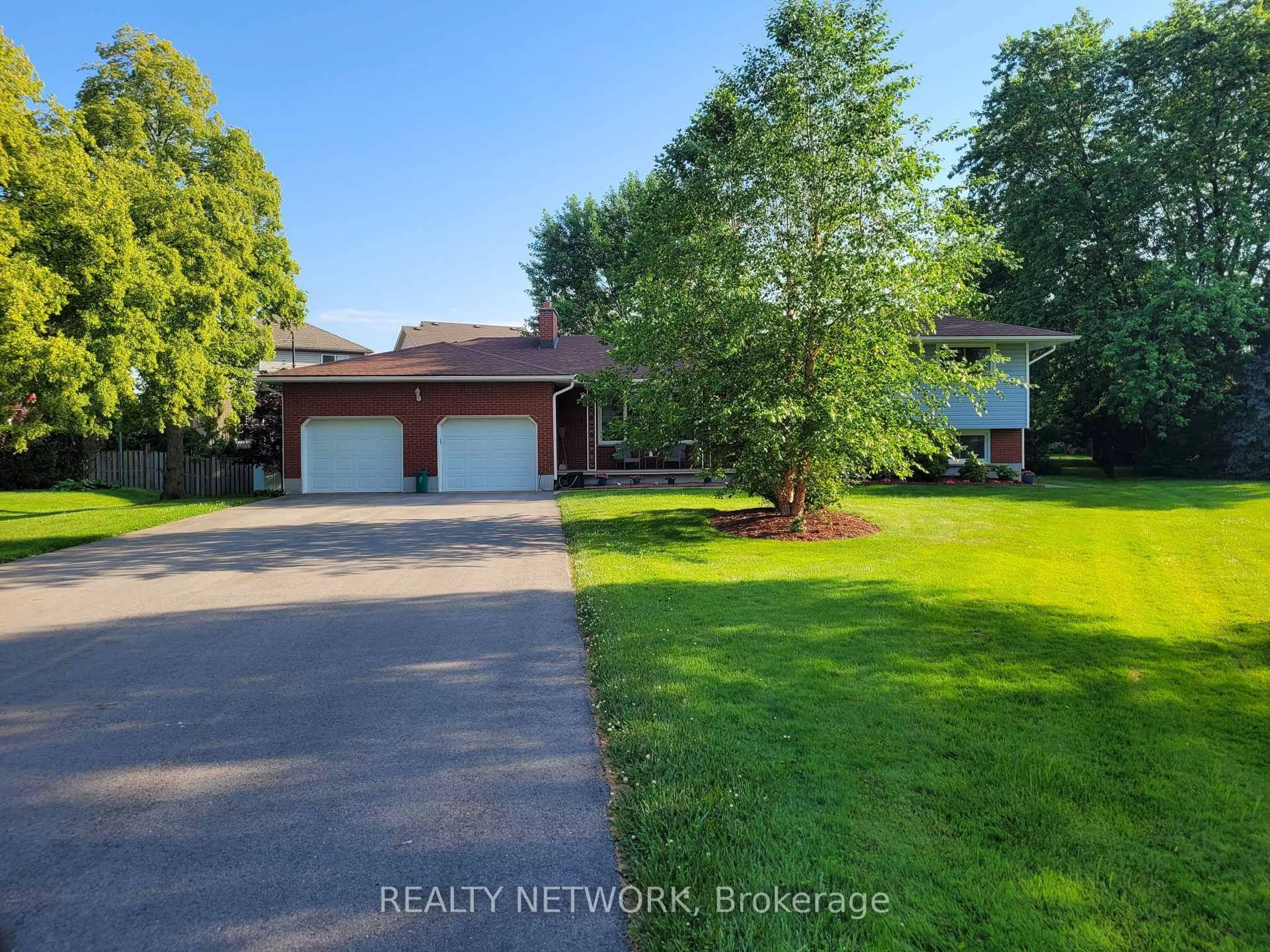 A pic from outside/outdoor area/front of a property/back of a property/a pic from drone, water/lake/river/ocean view for 54 Valley Rd, St. Catharines Ontario L2S 1Y6