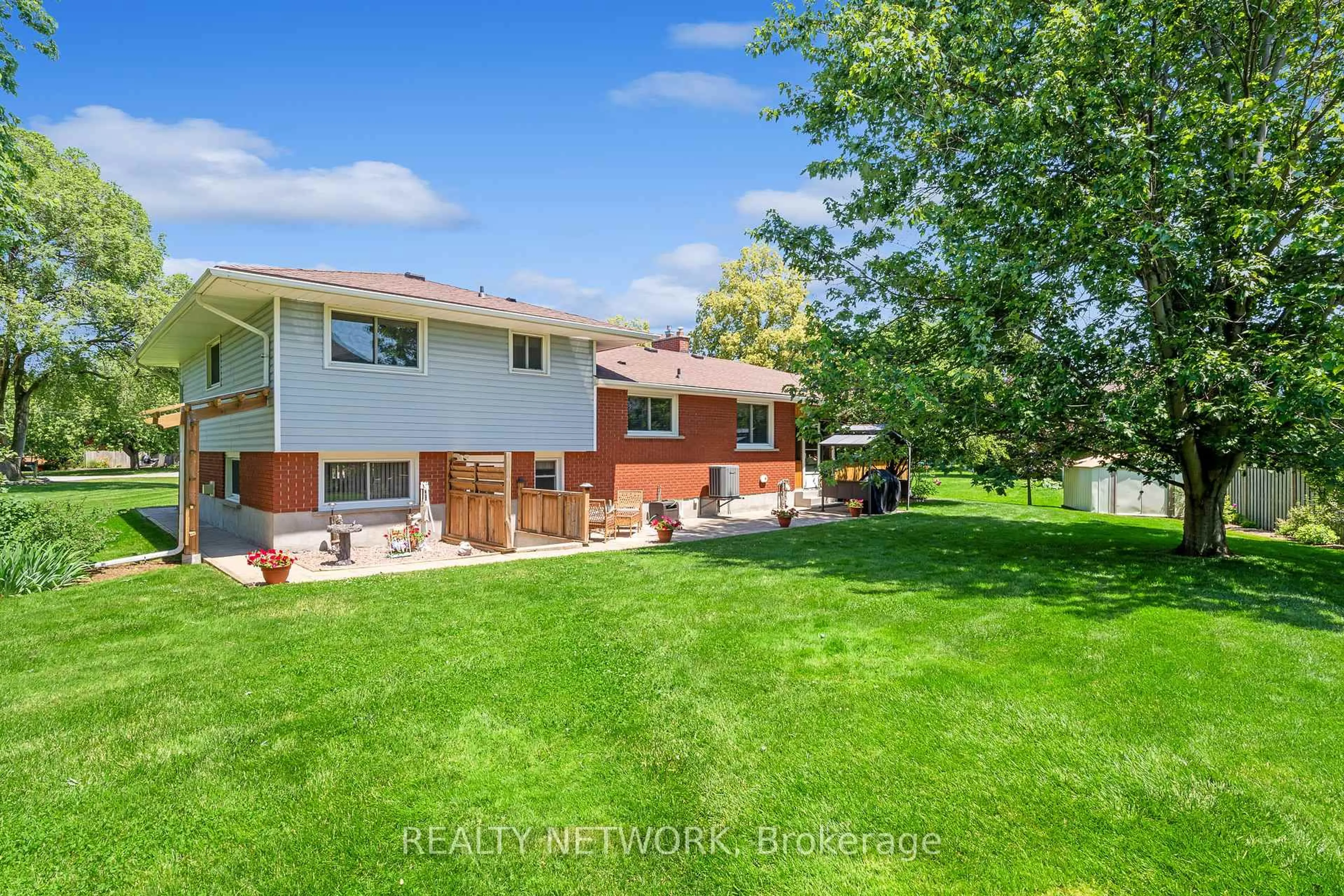 A pic from outside/outdoor area/front of a property/back of a property/a pic from drone, water/lake/river/ocean view for 54 Valley Rd, St. Catharines Ontario L2S 1Y6