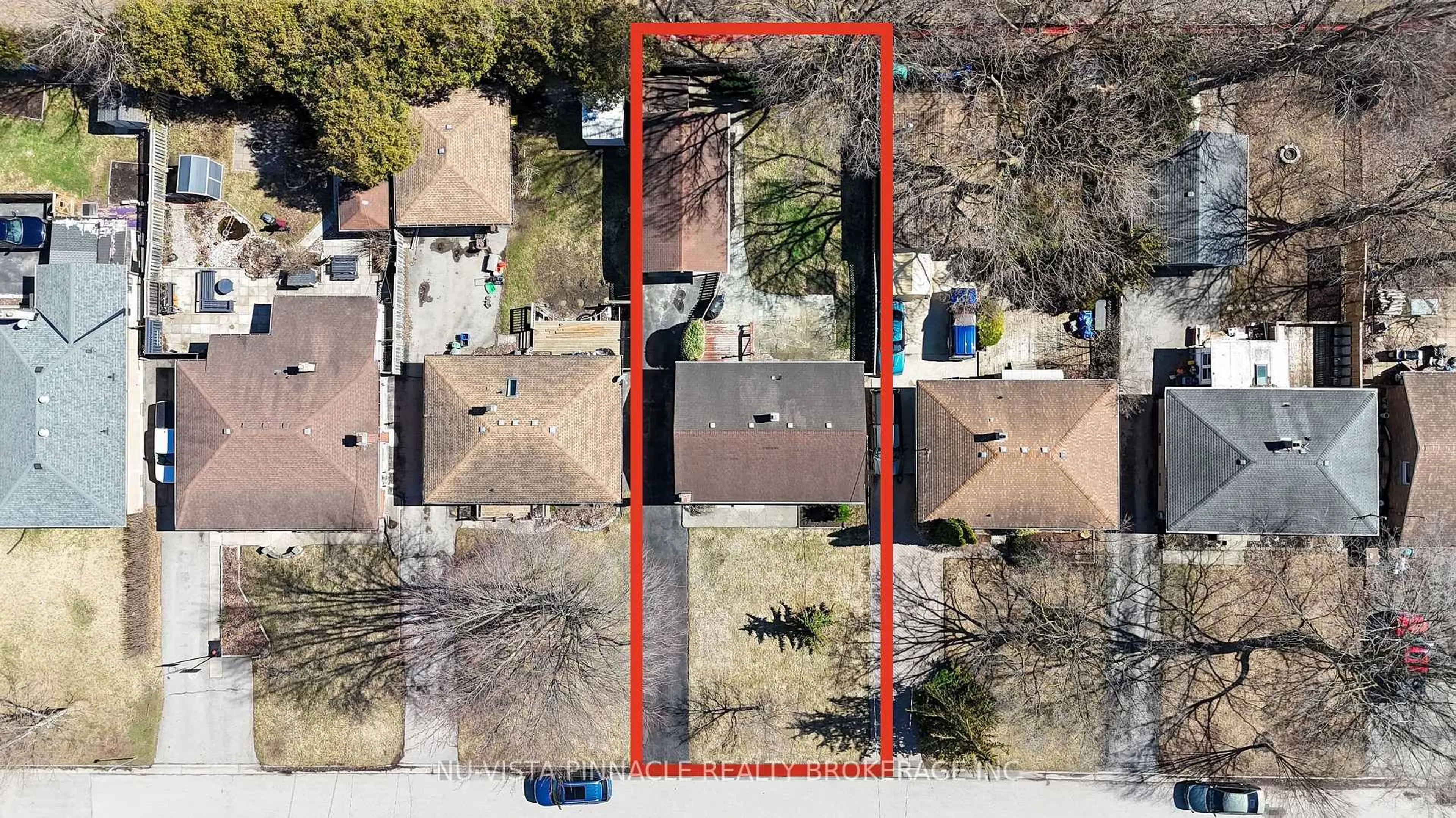 A pic from outside/outdoor area/front of a property/back of a property/a pic from drone, street for 1911 CRYSTAL Cres, London East Ontario N5V 1H5
