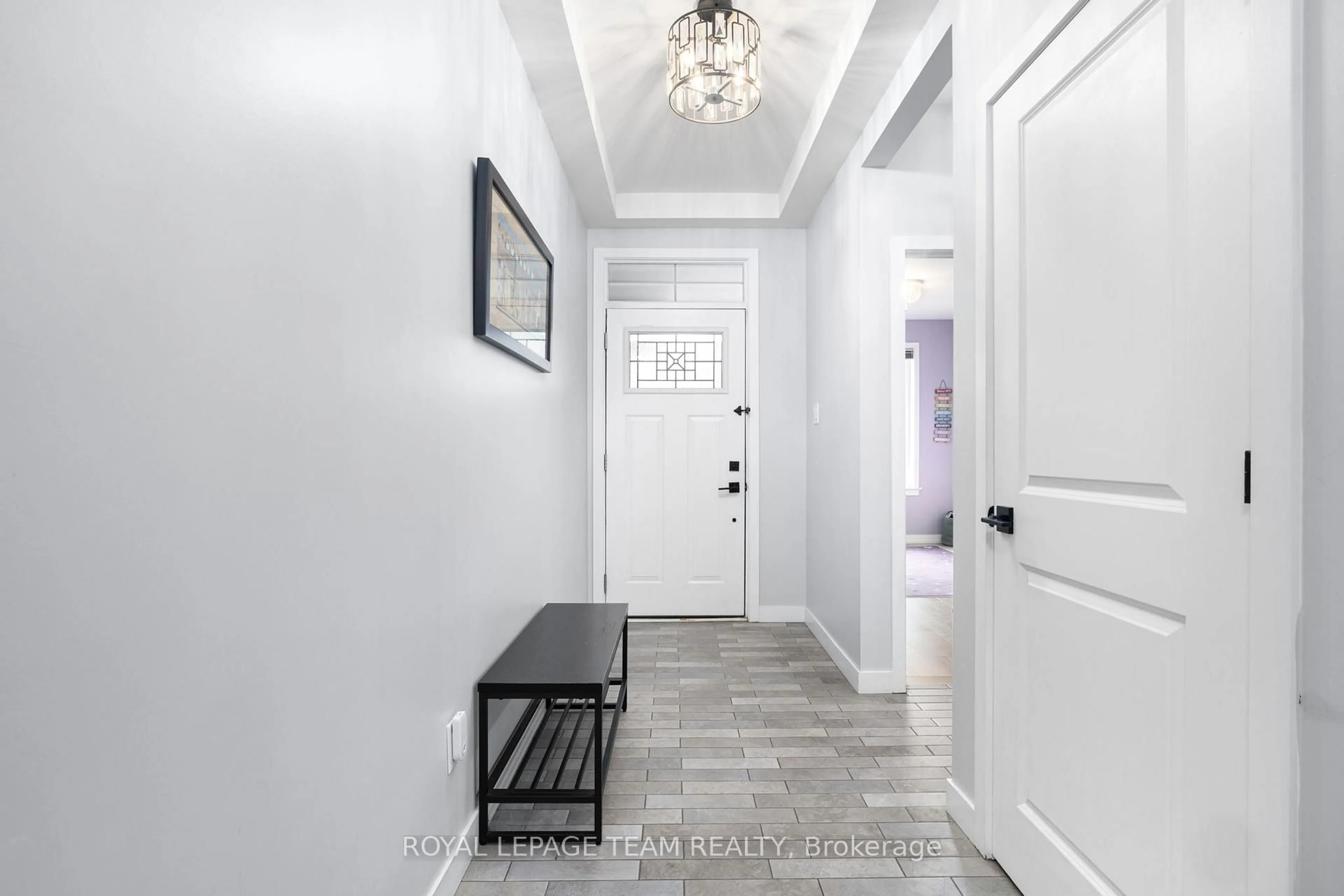 Indoor entryway for 432 Gidran Circ, Ottawa Ontario K2V 0P5