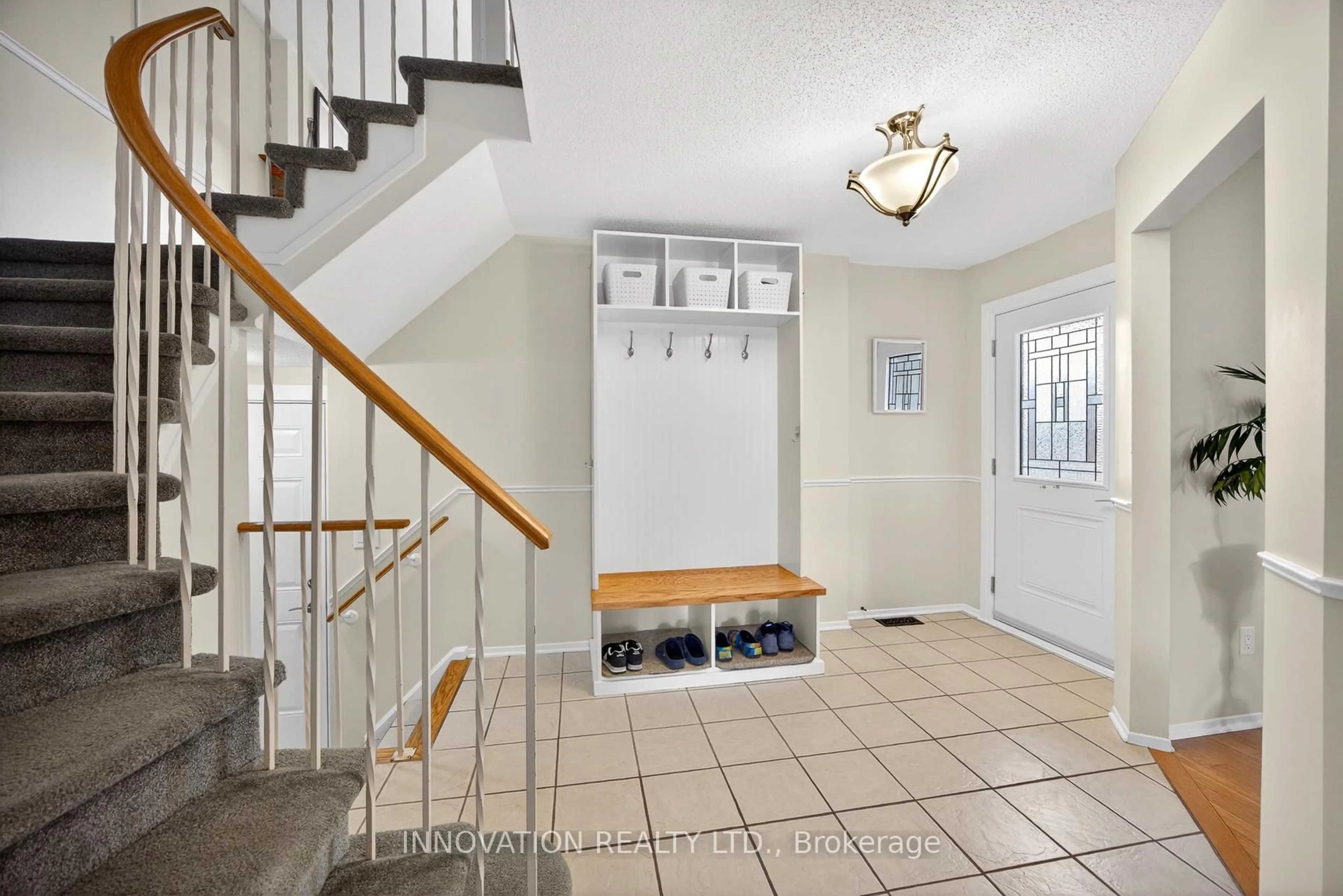 Indoor entryway for 34 Waterton Cres, Kanata Ontario K2M 1Y8