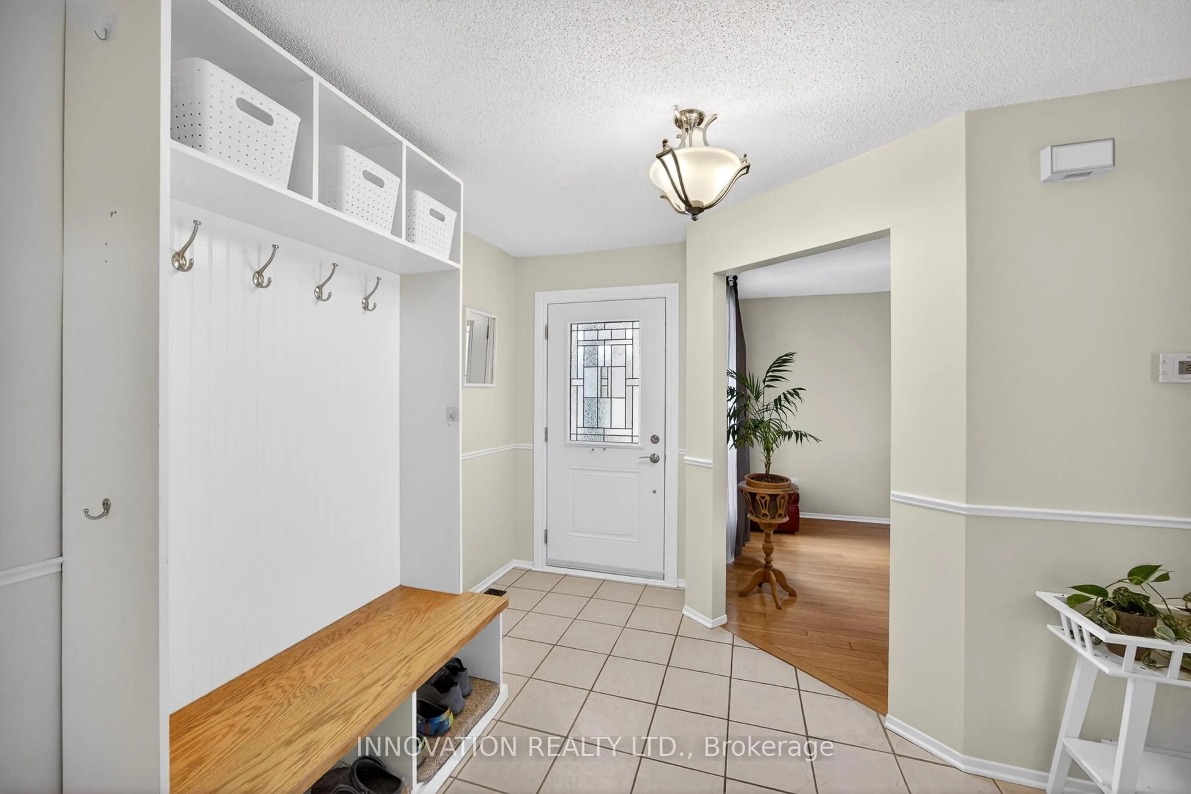 Indoor entryway for 34 Waterton Cres, Kanata Ontario K2M 1Y8